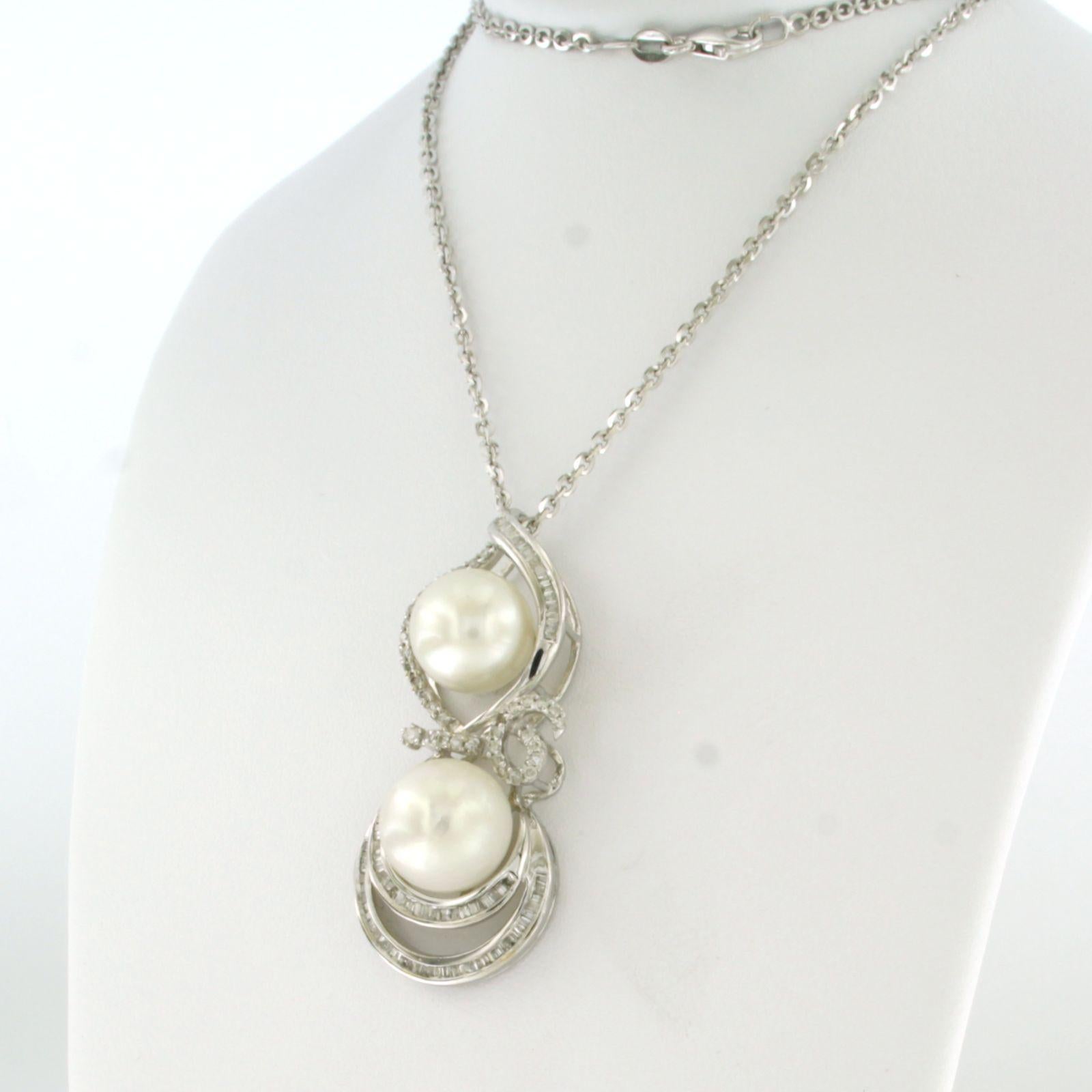 Donna Collana e ciondolo con perle e diamanti taglio brillante e affusolato in oro 18 ct. in vendita
