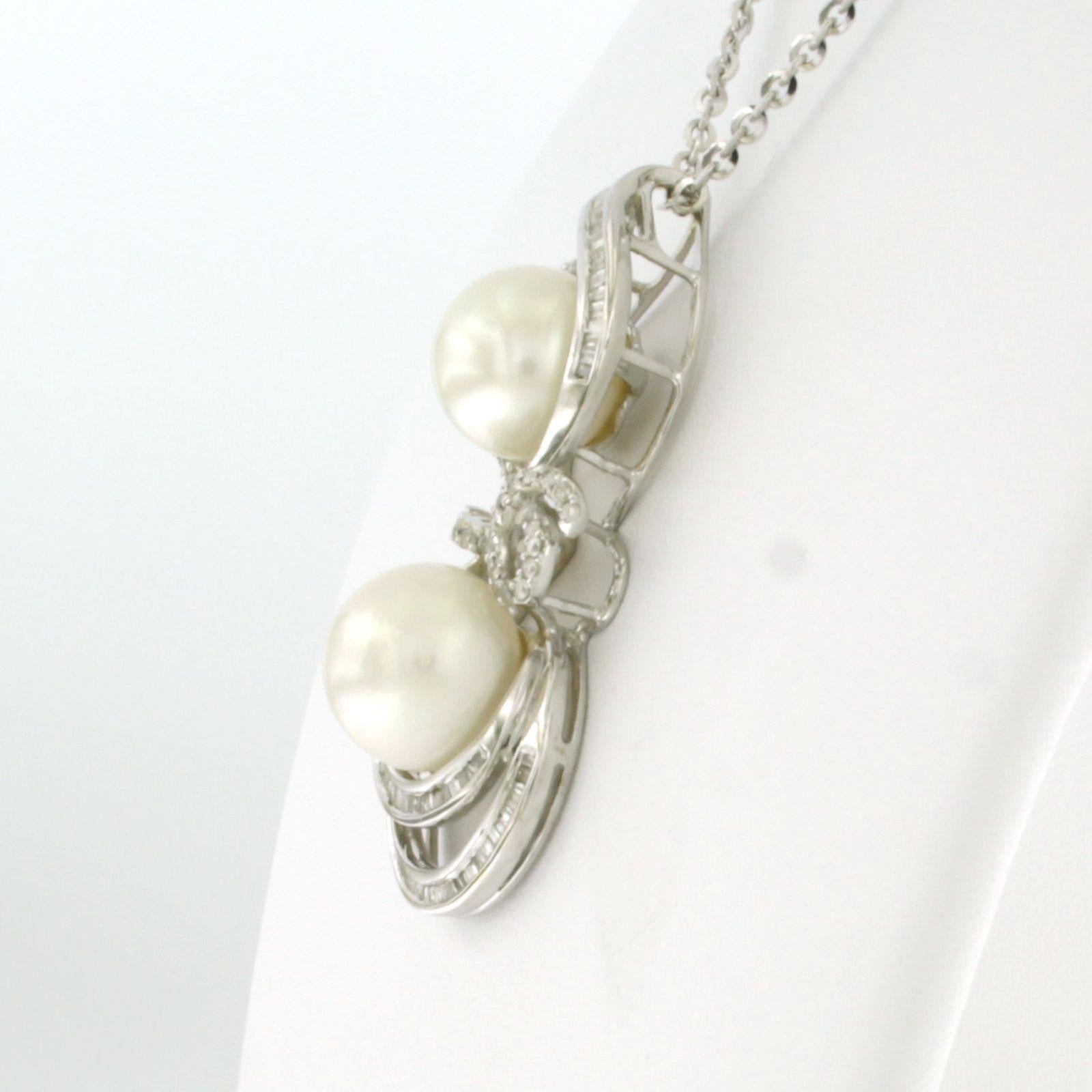 Donna Collana e ciondolo con perle e diamanti taglio brillante e affusolato in oro 18 ct. in vendita