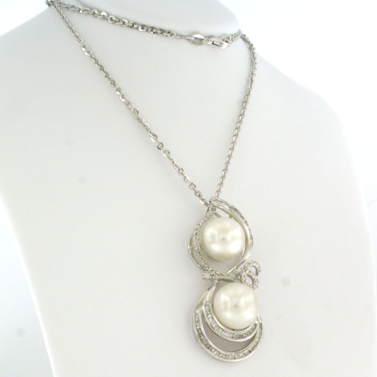 Collana e ciondolo con perle e diamanti taglio brillante e affusolato in oro 18 ct. in vendita 1