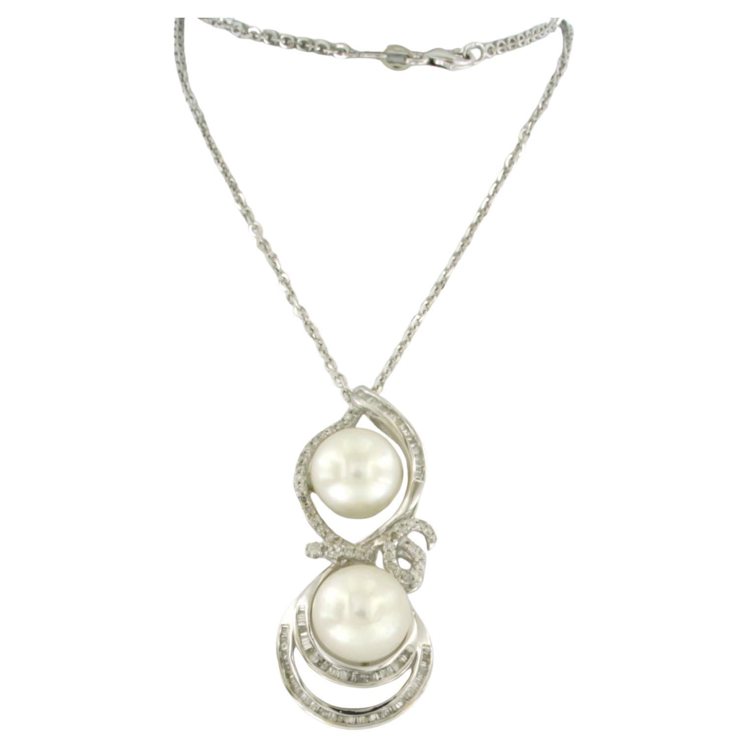 Collana e ciondolo con perle e diamanti taglio brillante e affusolato in oro 18 ct. in vendita