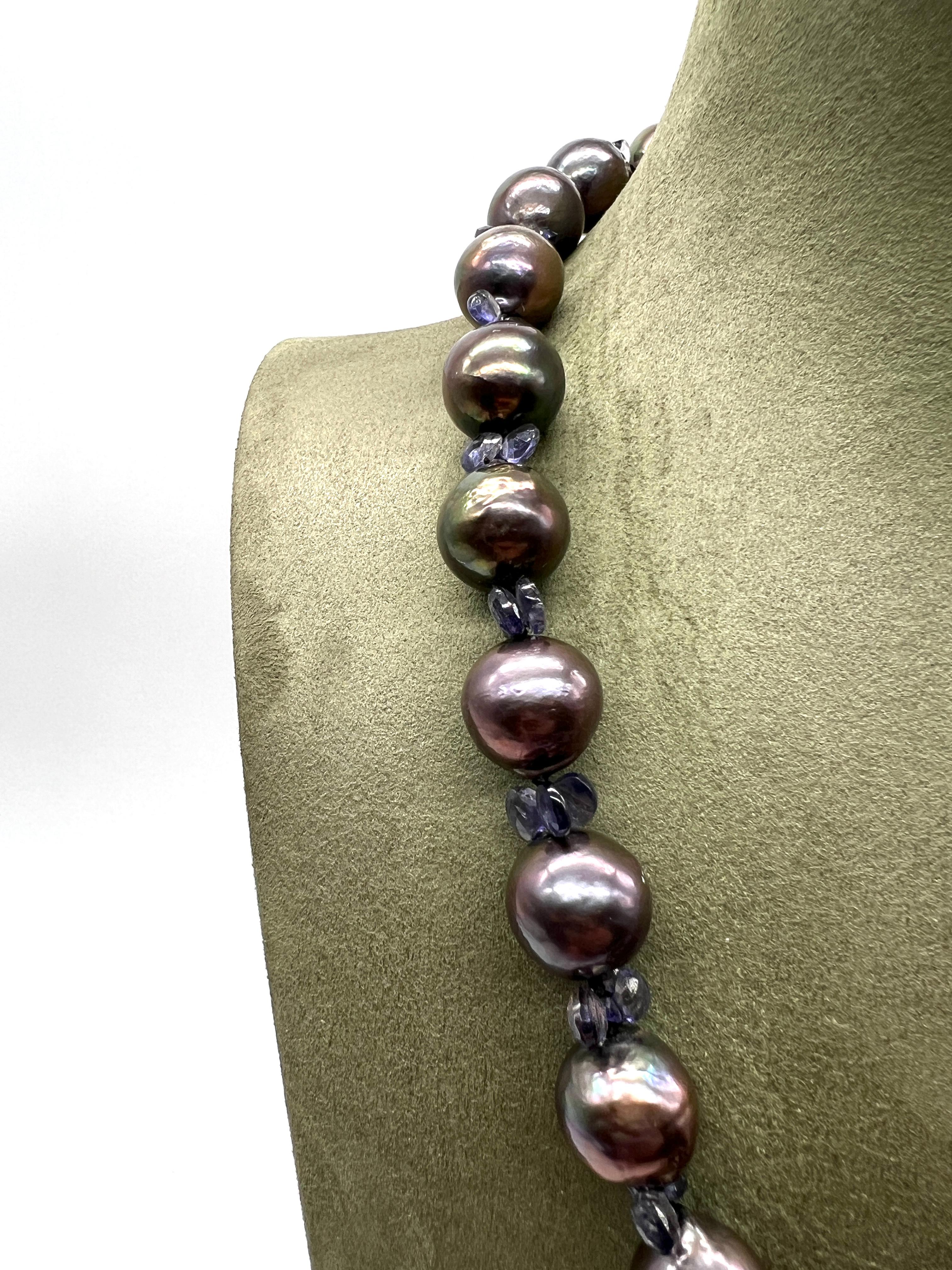 Necklace Baroque Black Pearls Iolites Bakelite Clasp In New Condition For Sale In Vannes, FR