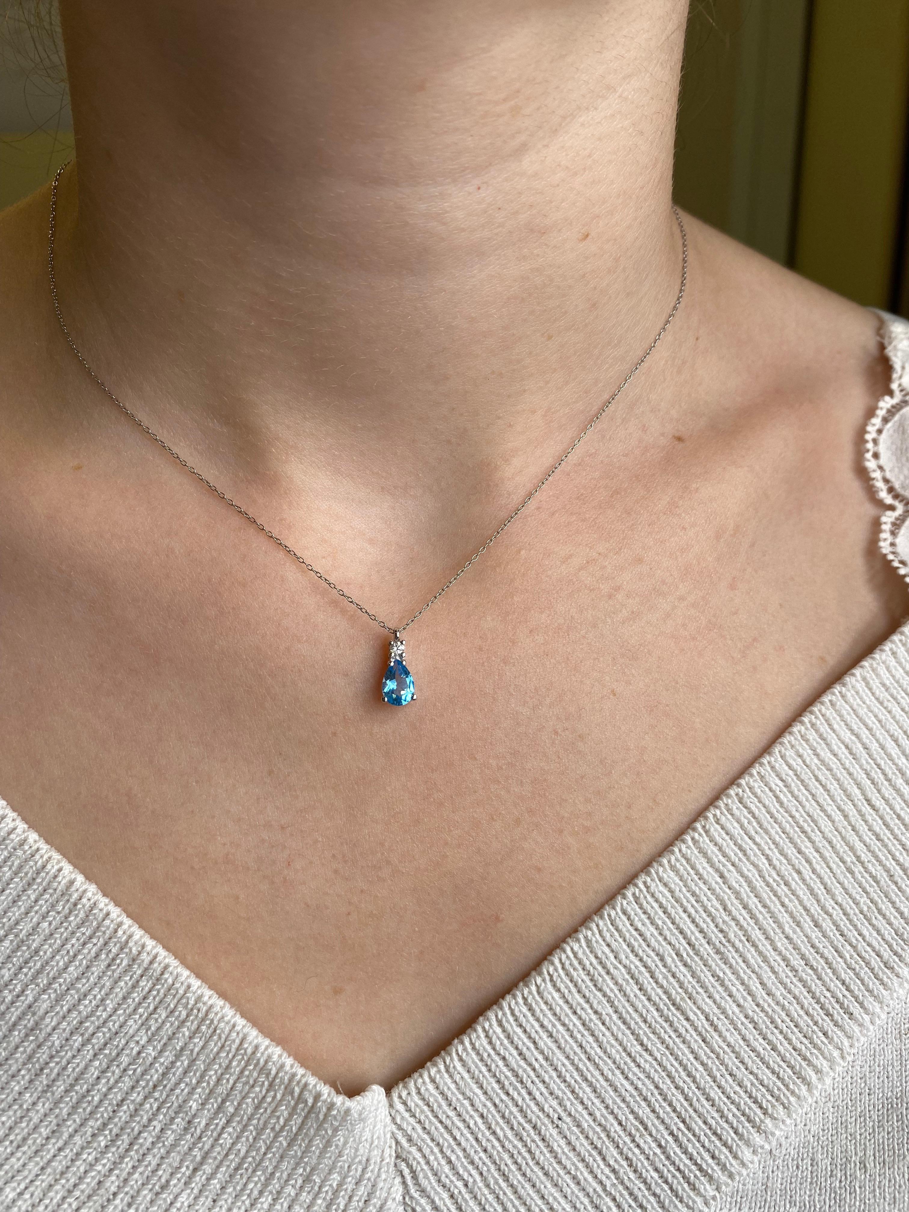 Halskette mit blauem Topas-Anhänger und Diamant-Weißgold-Diamant 18 Karat im Angebot 1