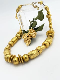 Collier de Christian Lacroix a Paris, pépites d'or de différentes tailles, c.C. 1990
