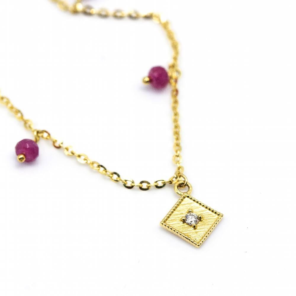 Diamond and ruby necklace for woman : 1x Brilliant cut diamond with a total weight of 0,025 ct. and 6x faceted rubies : 18kt yellow gold : 2,00 grams.   Measures: 40 cm long chain  Brand new item  Ref.D361157SP
