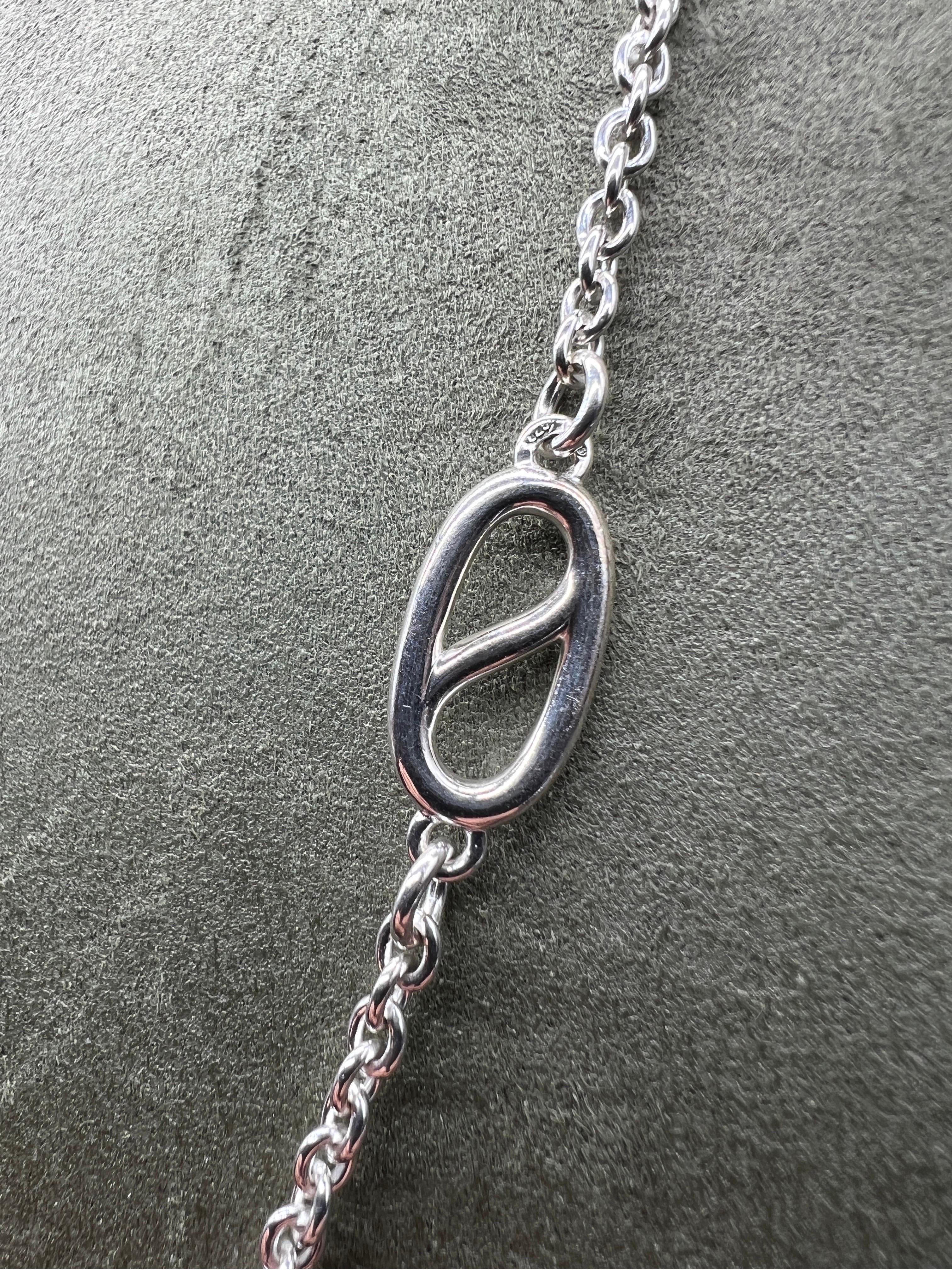 Treat yourself to an exceptional piece with this sumptuous 925/1000 sterling silver link necklace with timeless vintage style. Made from solid 925/1000 silver, this necklace chain features a master hallmark, guaranteeing its authenticity and value.