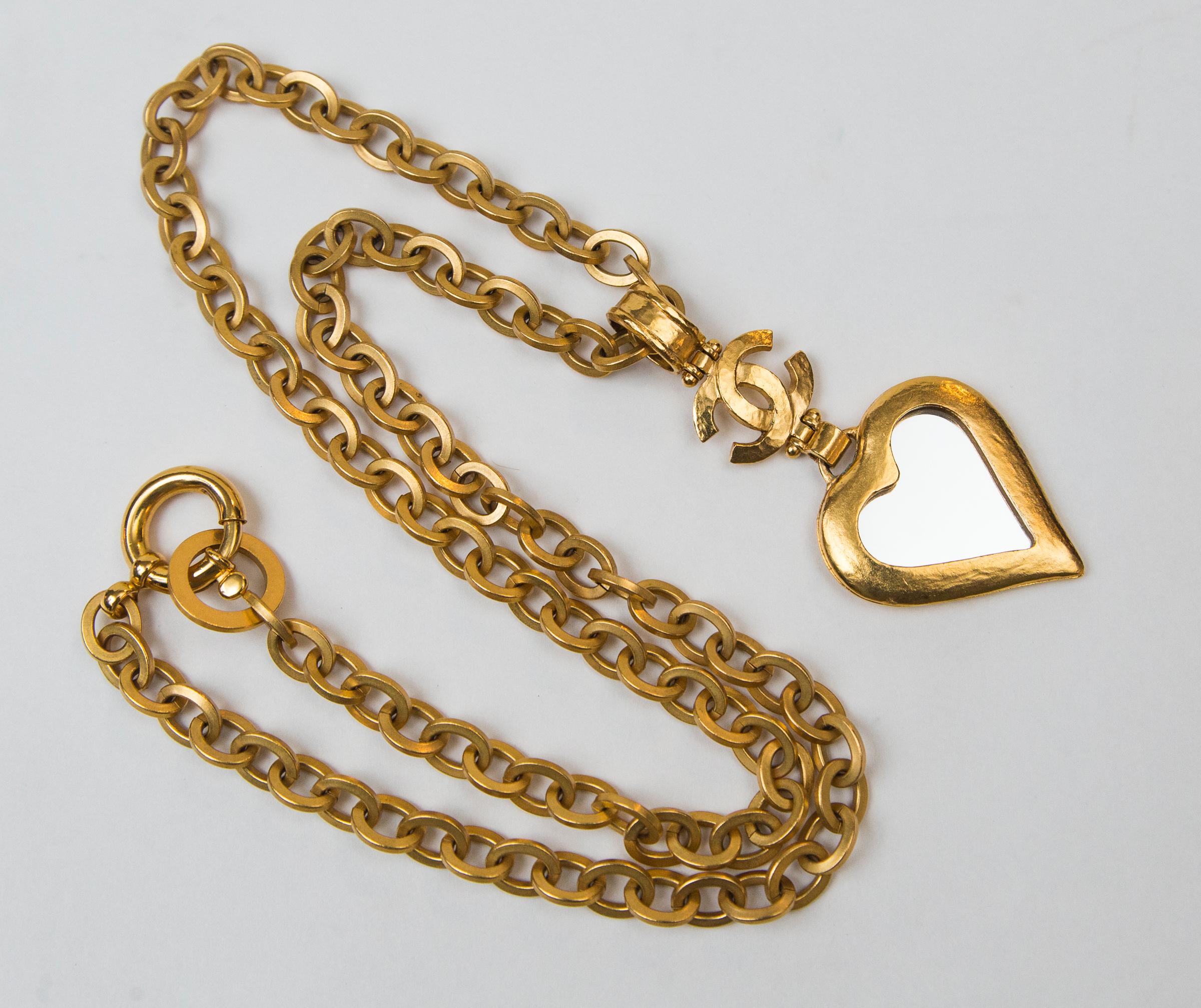 Women's or Men's Necklace Chanel CC Large Heart Shape Mirror