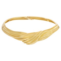 Necklace Choker Style in 18k Yellow Gold with Center Design