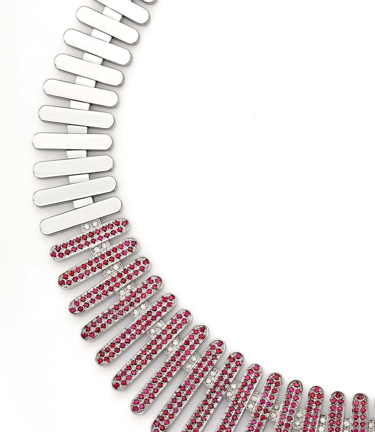 Taille brillant Collection de colliers « Moonlight » en or blanc 18 carats, rubis et diamants blancs en vente