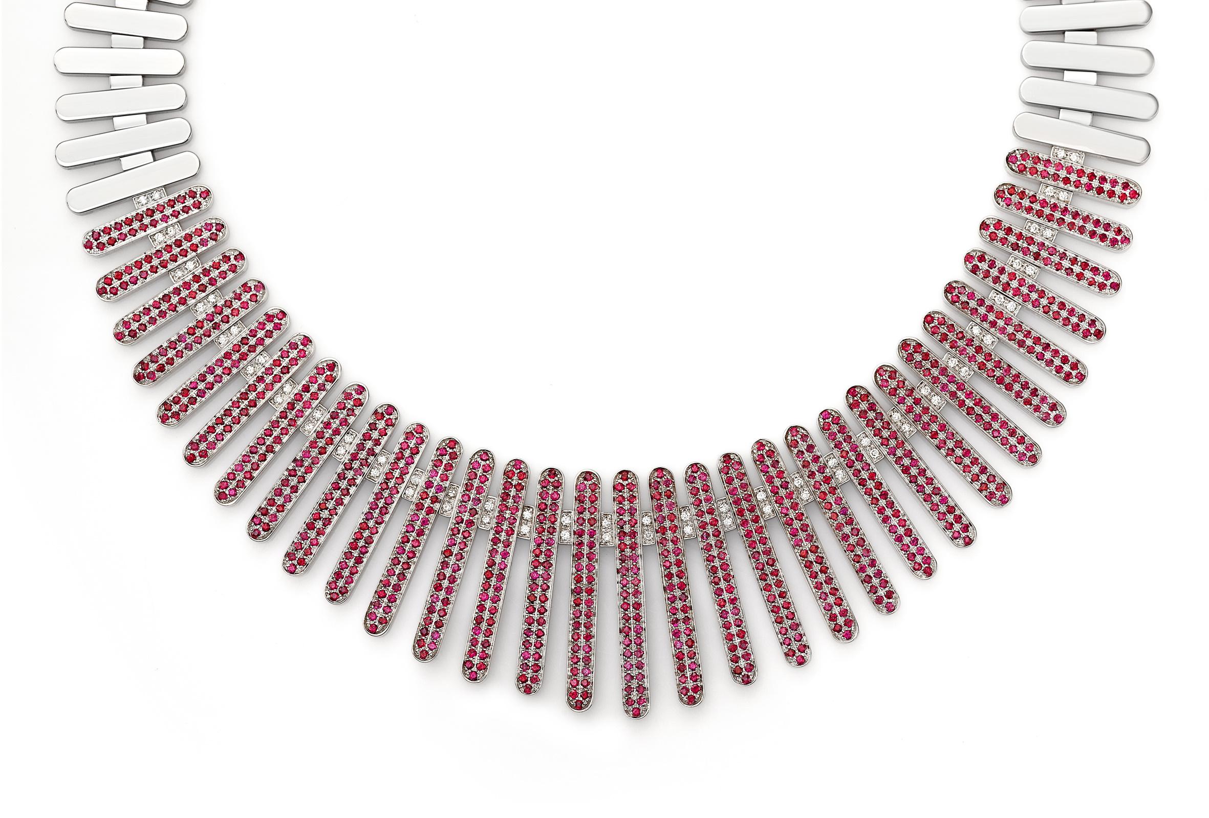 Collana Moonlight in oro bianco 18 carati con rubino e diamanti bianchi In condizioni Nuovo in vendita a Milano, Lombardia