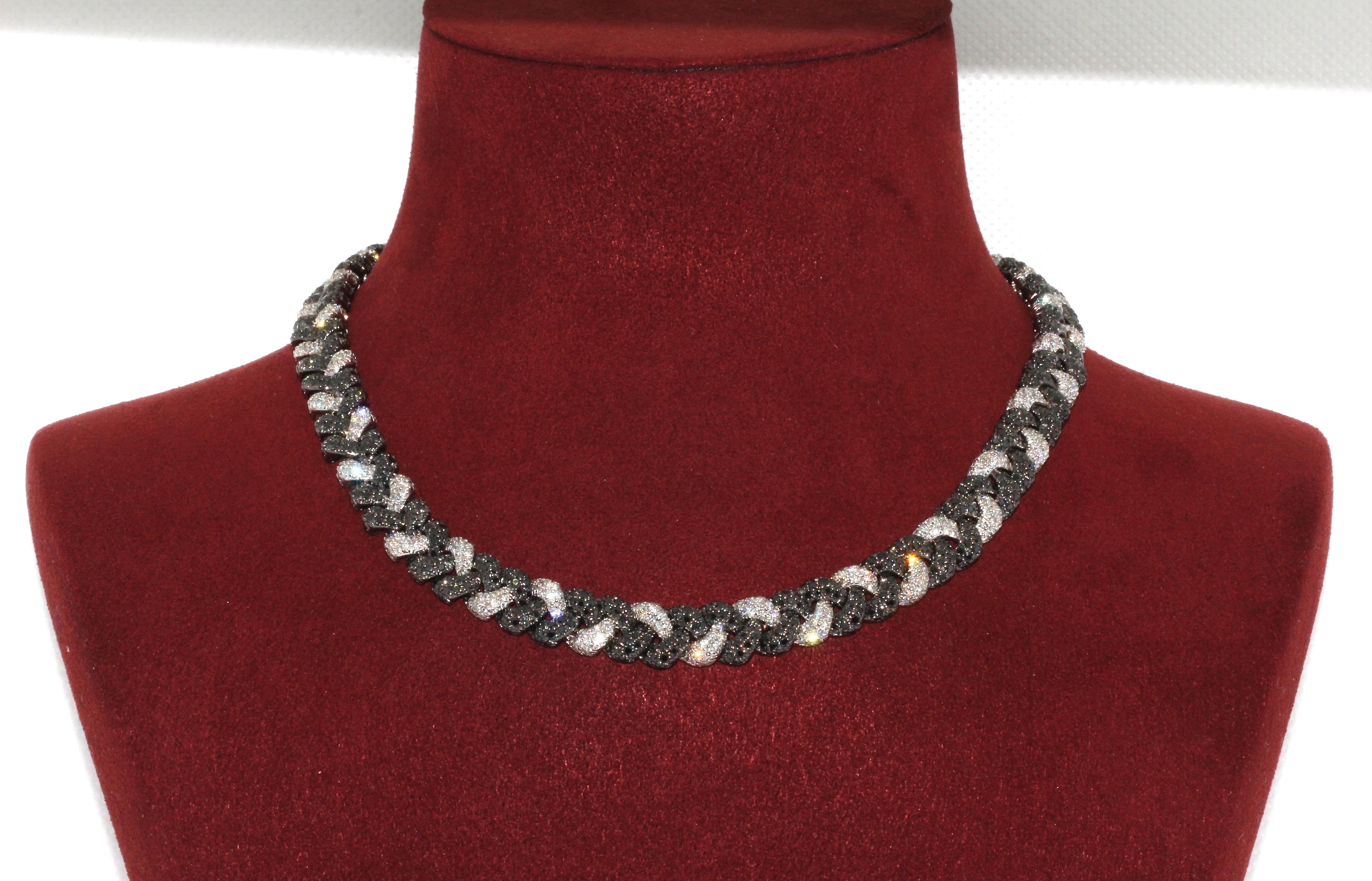 Halskette, Collier, 18 Karat Weißgold, besetzt mit weißen und schwarzen Diamanten im Angebot 5