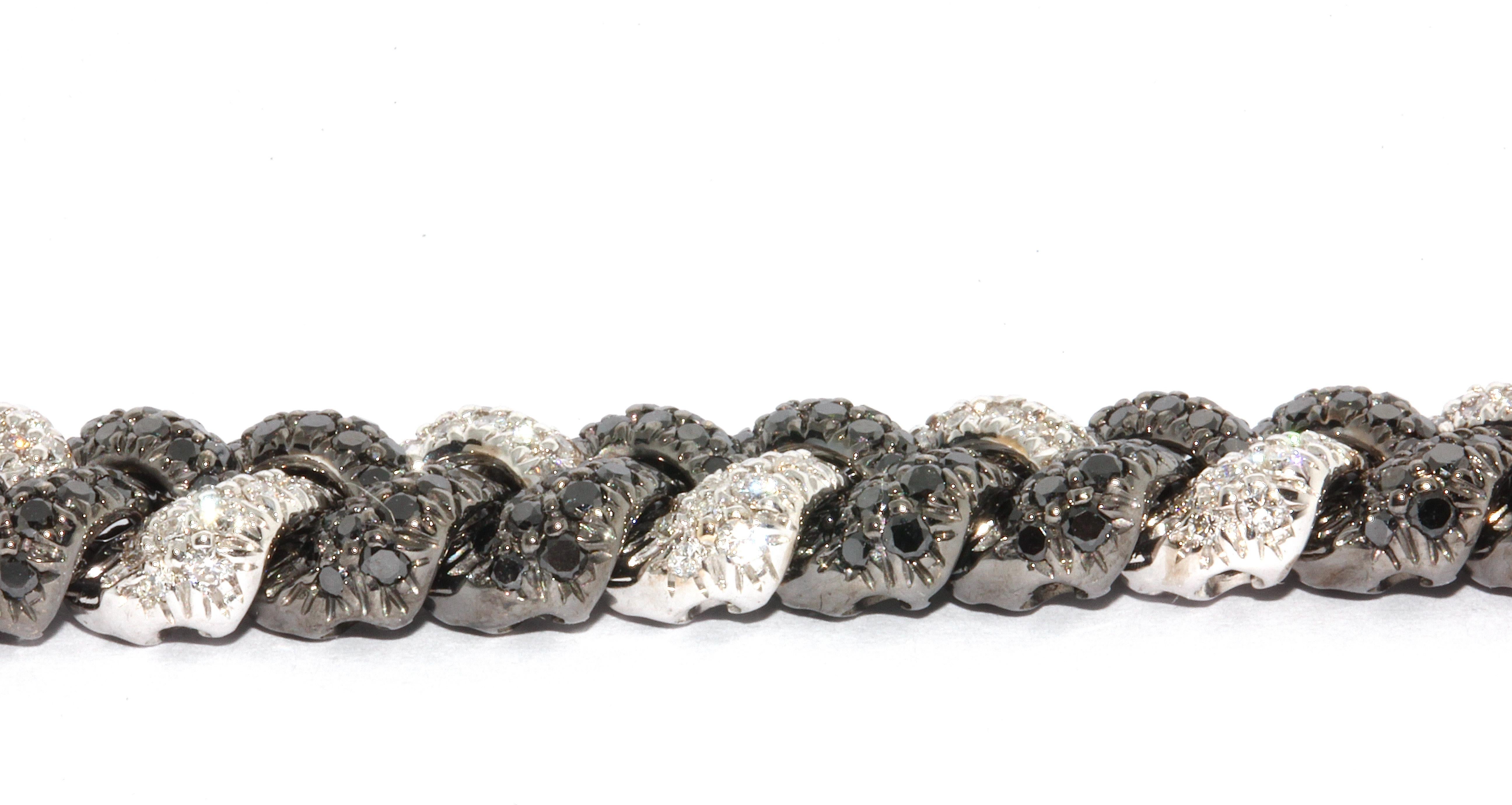 Halskette, Collier, 18 Karat Weißgold, besetzt mit weißen und schwarzen Diamanten Damen im Angebot
