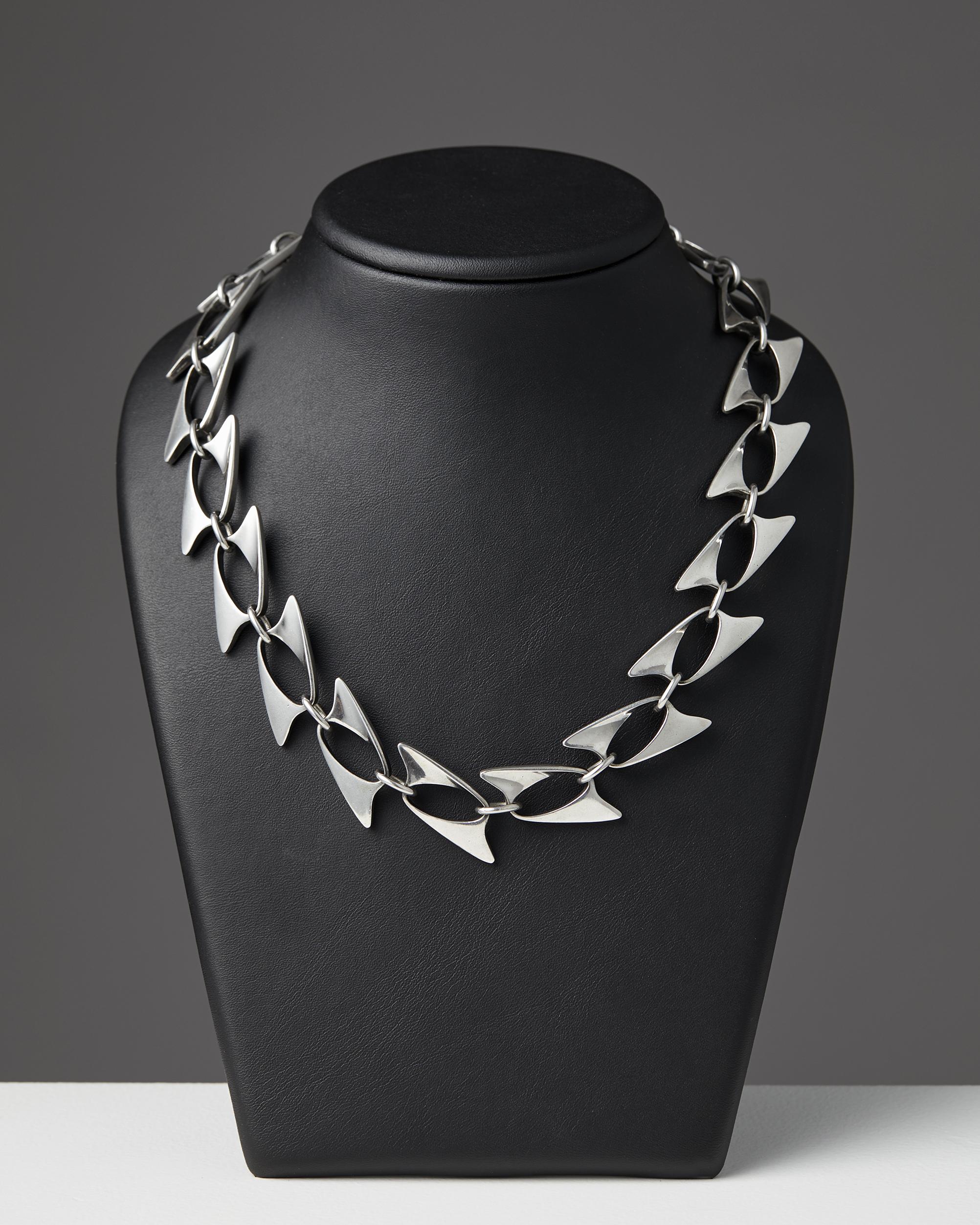 Sterling silver.

Stamped: Georg Jensen, 925 sterling, Denmark, 273

L: 48 cm/ 18 7/8