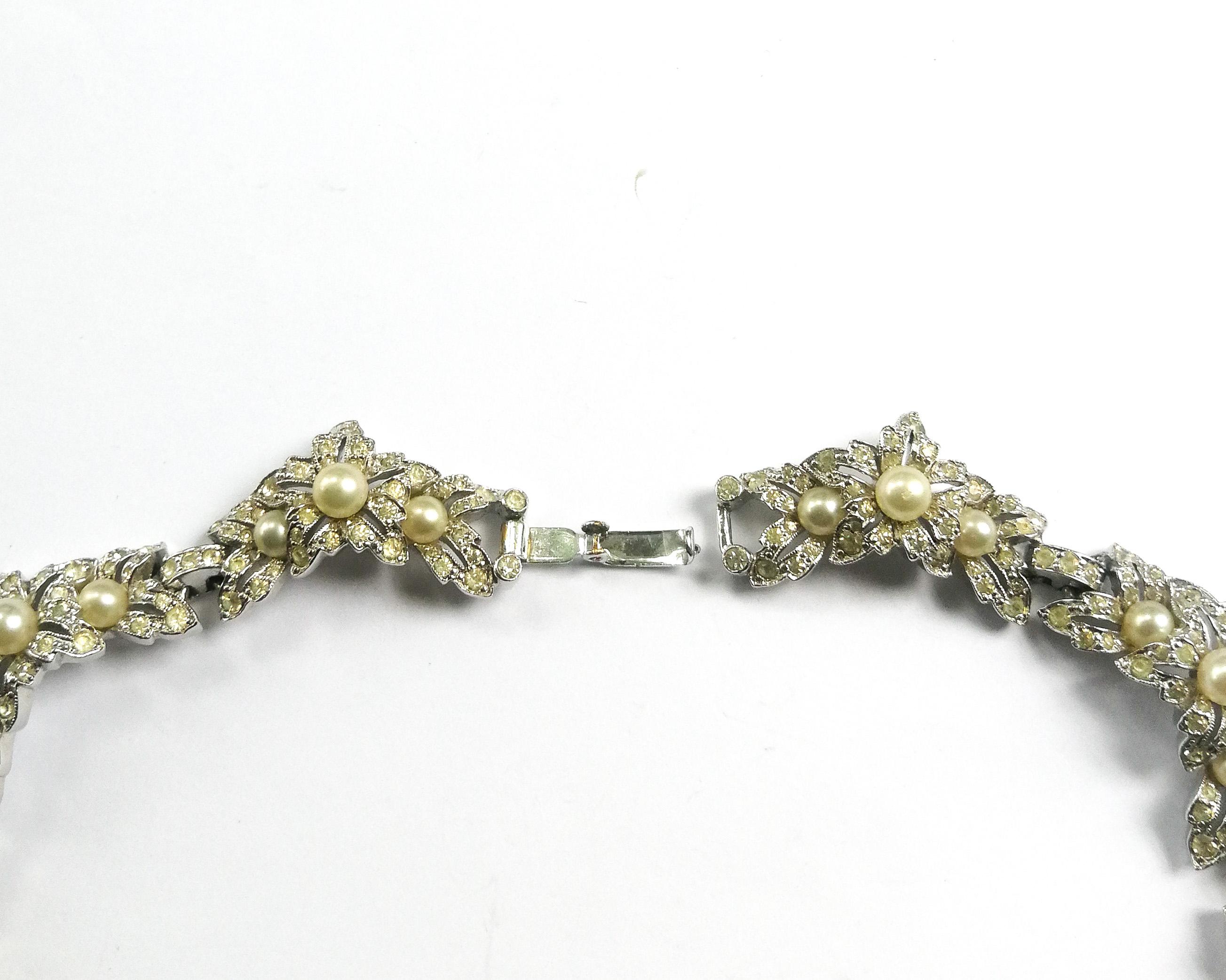Necklace, earrings, bracelet and brooch, in paste and pearls, Jomaz, USA, 1950s. 1