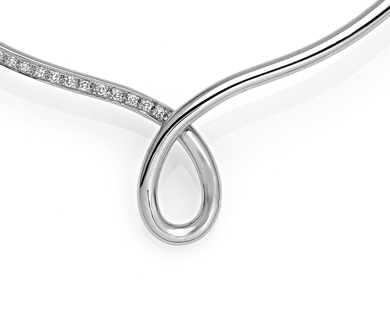 Descrizione:
Una raffinata collana della classica collezione Essence, che incarna l'eleganza senza tempo della tradizione Micheletto. Realizzata in oro bianco 18 carati, questa collana è un capolavoro di semplicità e lusso, ornata da diamanti