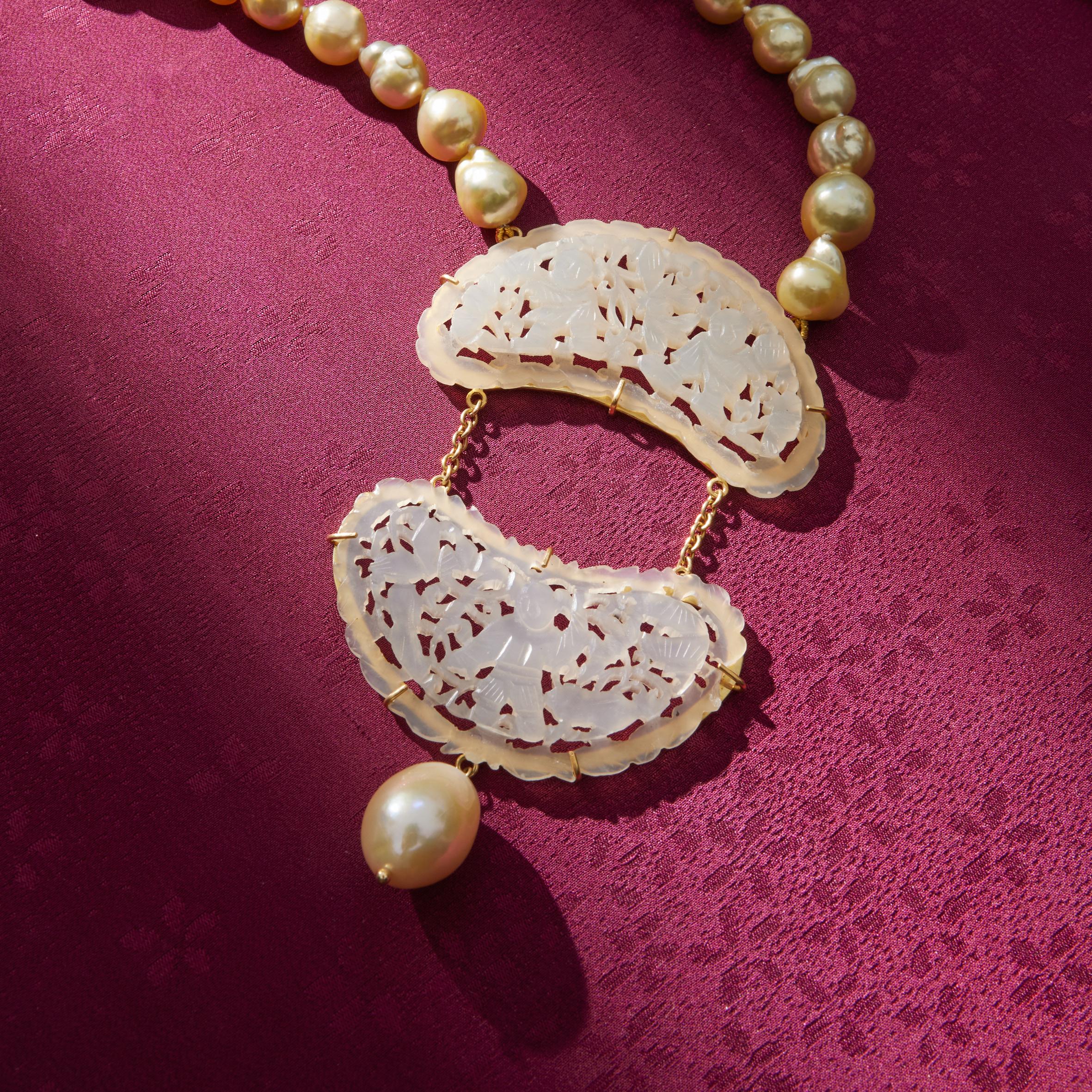Necklace Gold Natural Pearls Antiques Carved Jade Gold 18 k For Sale 9
