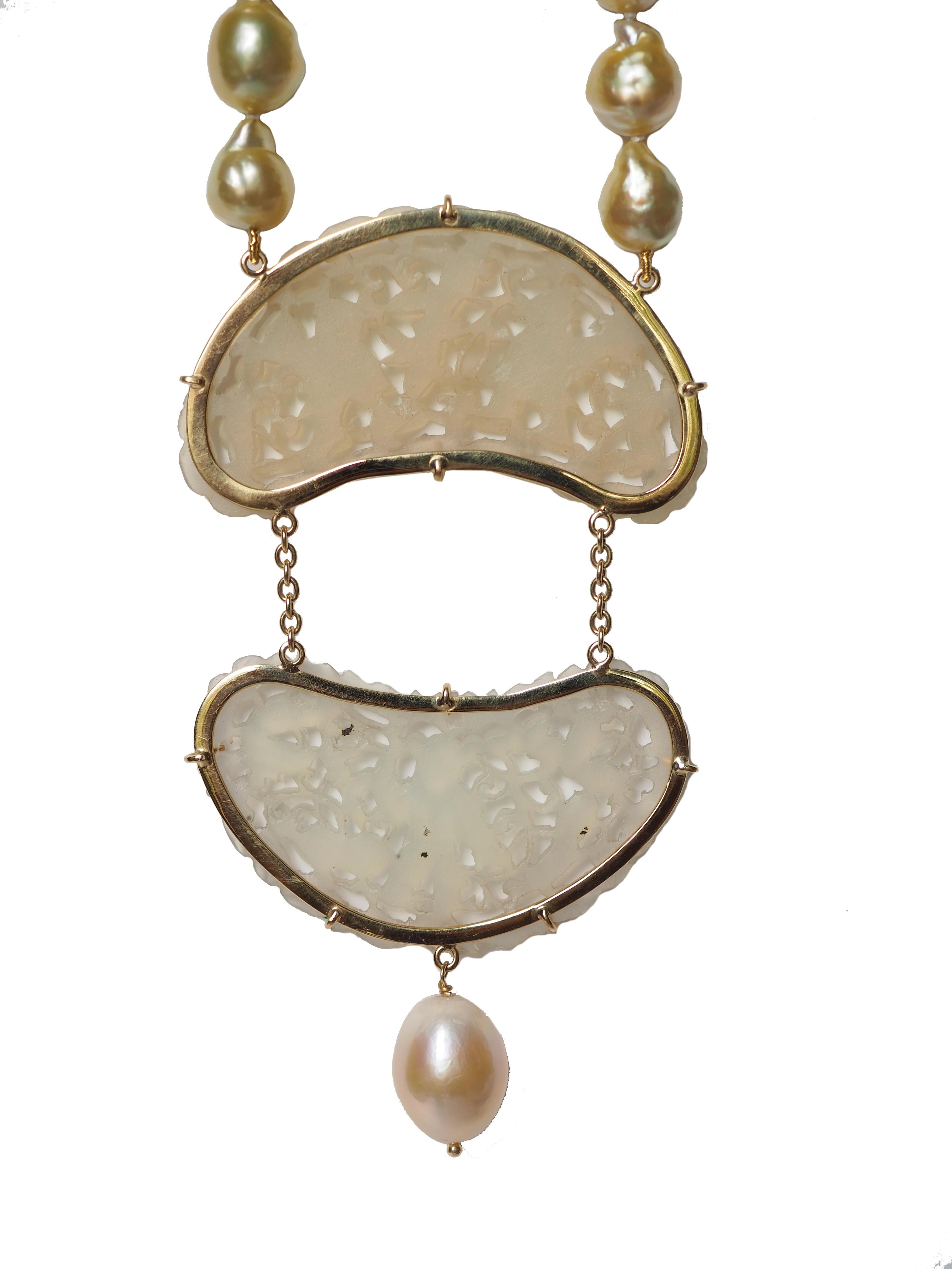 Necklace Gold Natural Pearls Antiques Carved Jade Gold 18 k For Sale 3