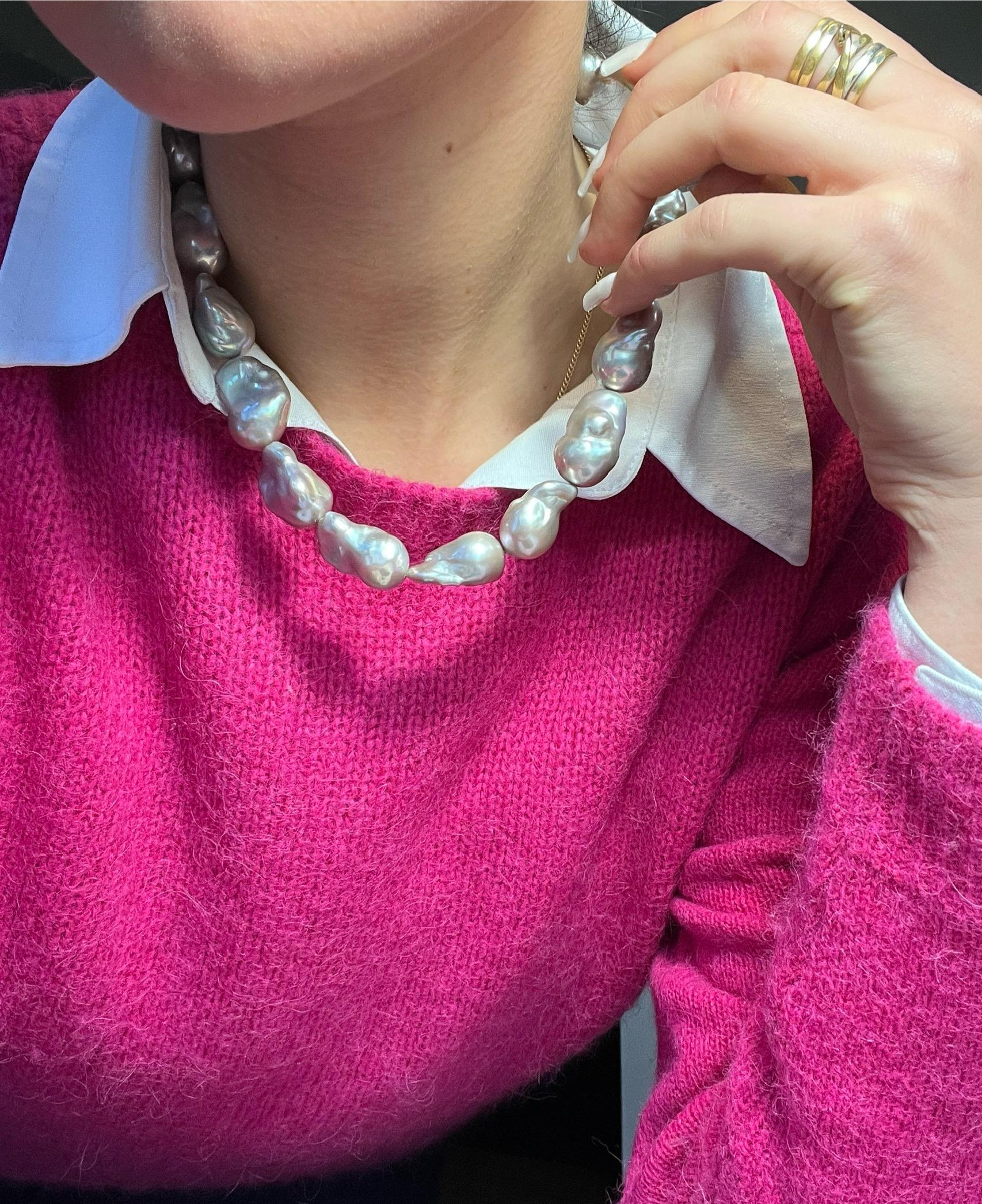 Collana Perle grigie Claps in bachelite in vendita 1