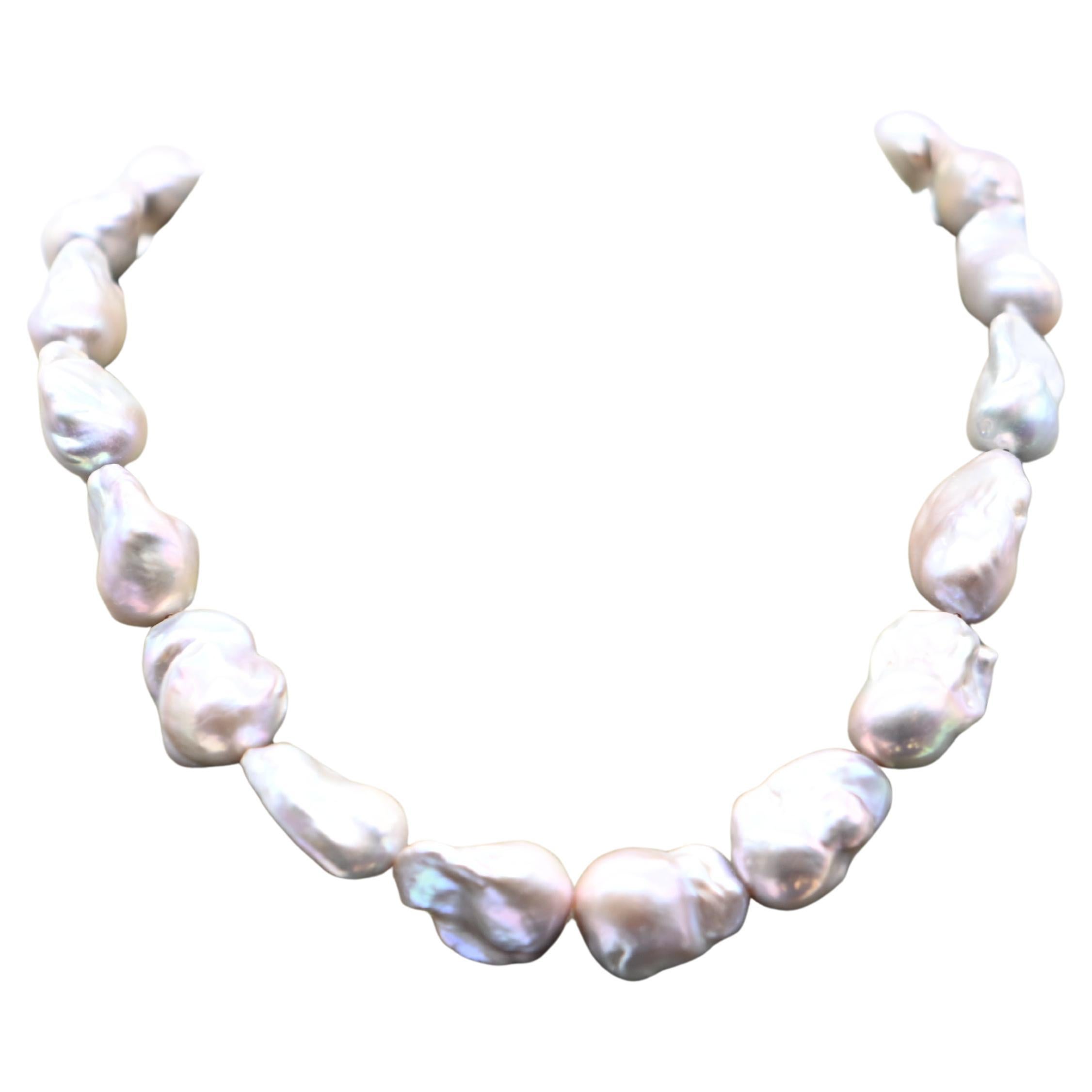 Collana Perle grigie Claps in bachelite in vendita
