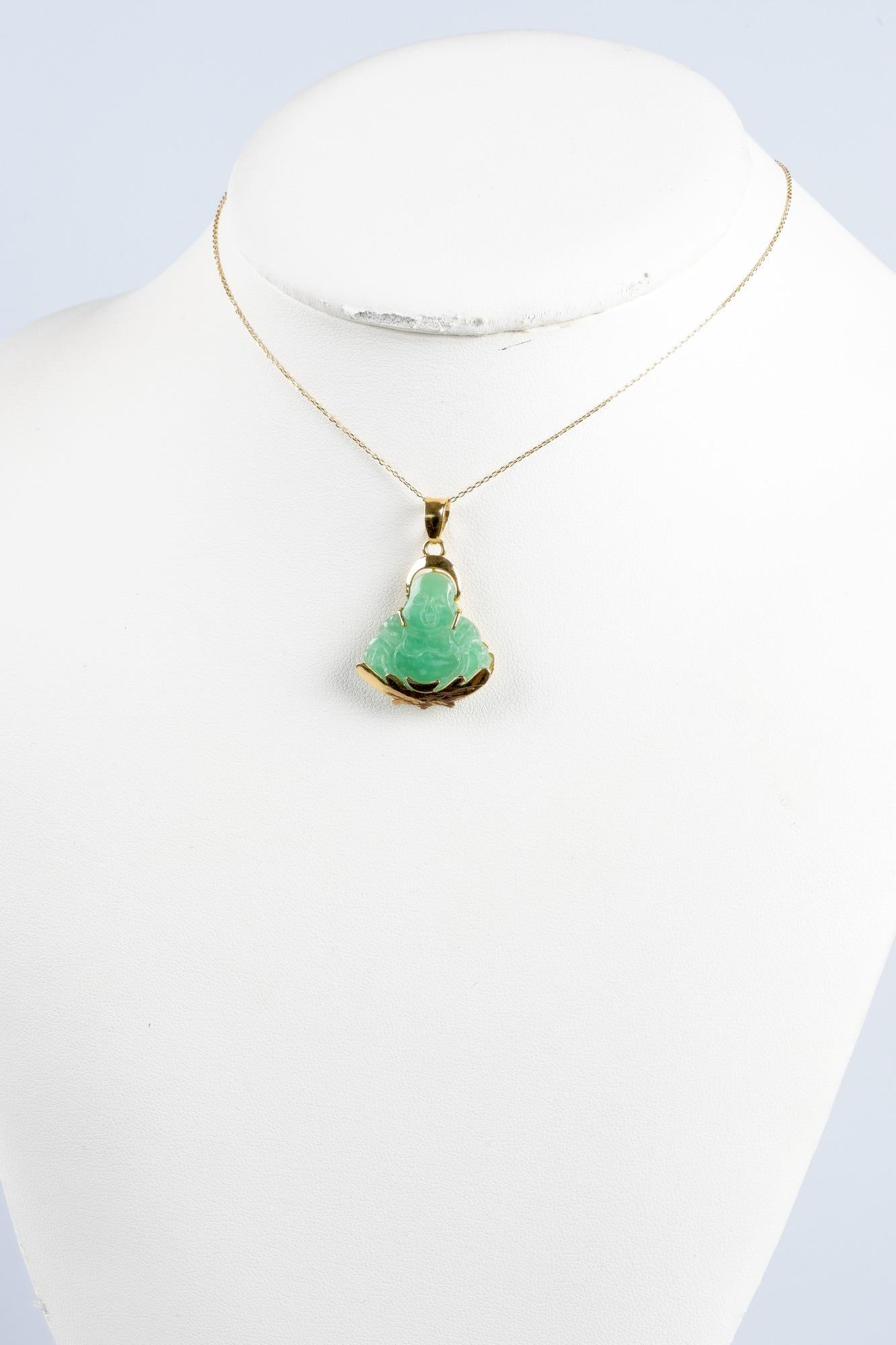 Necklace in 14 carats yellow gold a jade's pendant in the shape of Buddha  For Sale 6