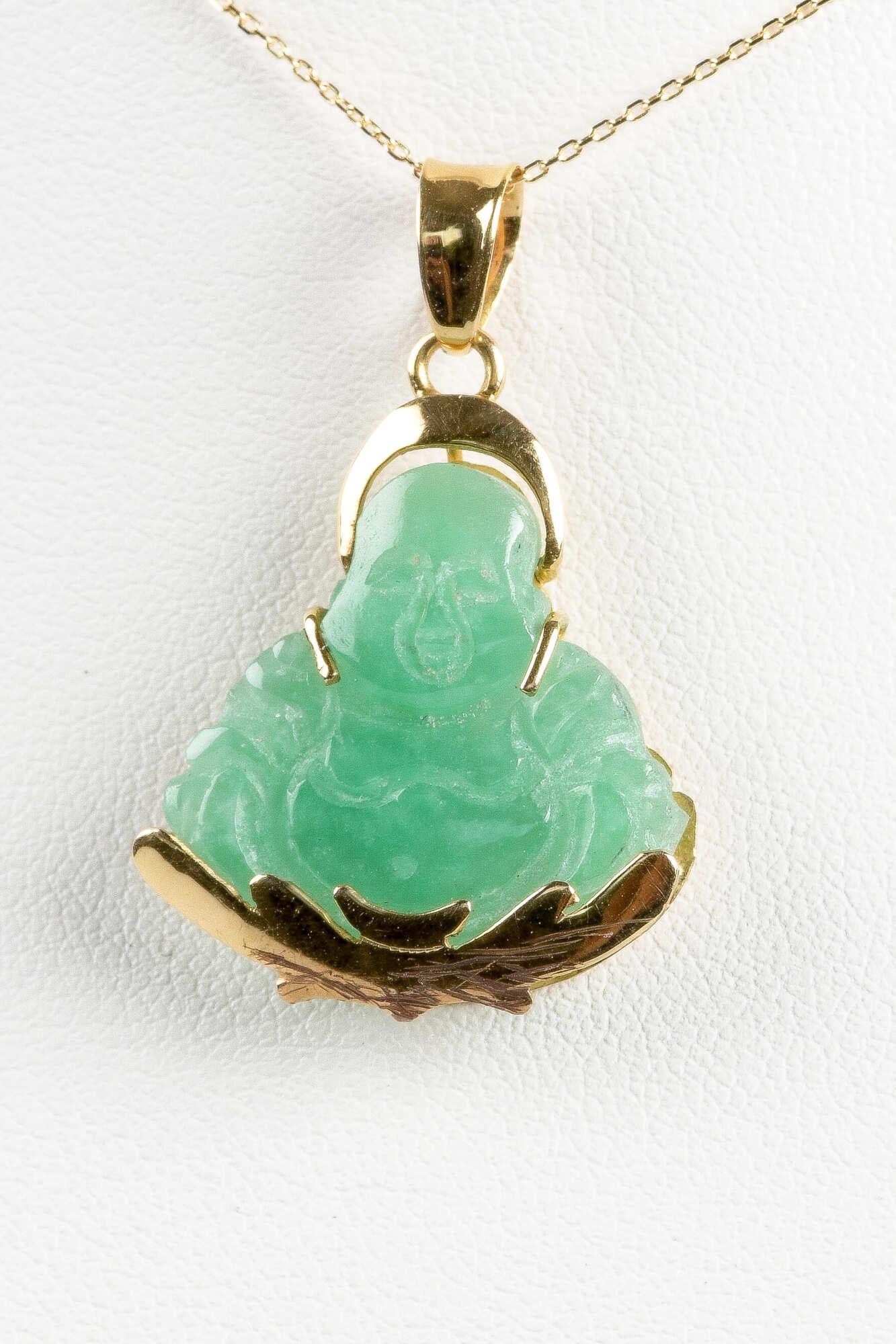 Necklace in 14 carats yellow gold a jade's pendant in the shape of Buddha  For Sale 8