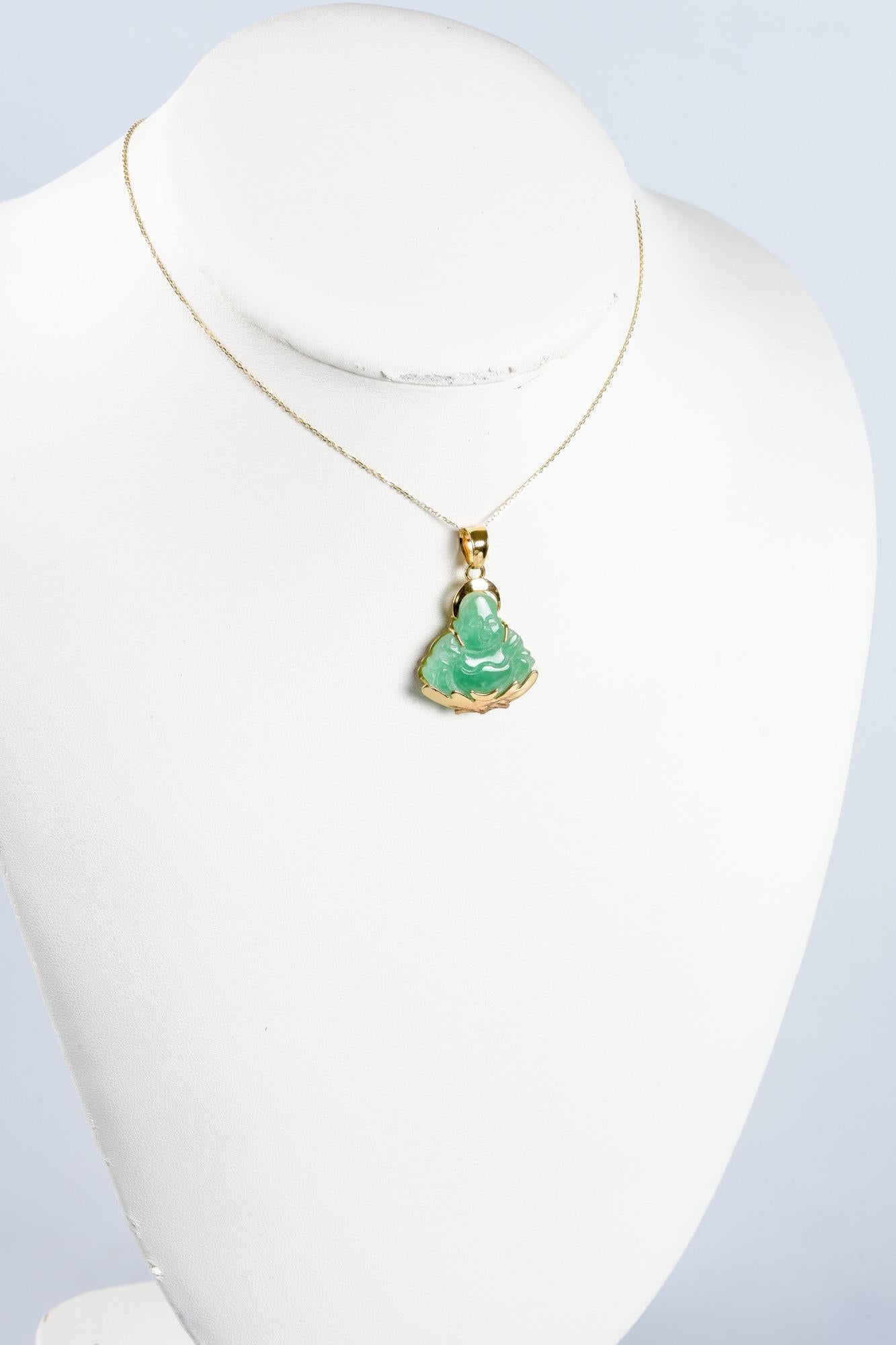 Necklace in 14 carats yellow gold a jade's pendant in the shape of Buddha  For Sale 1