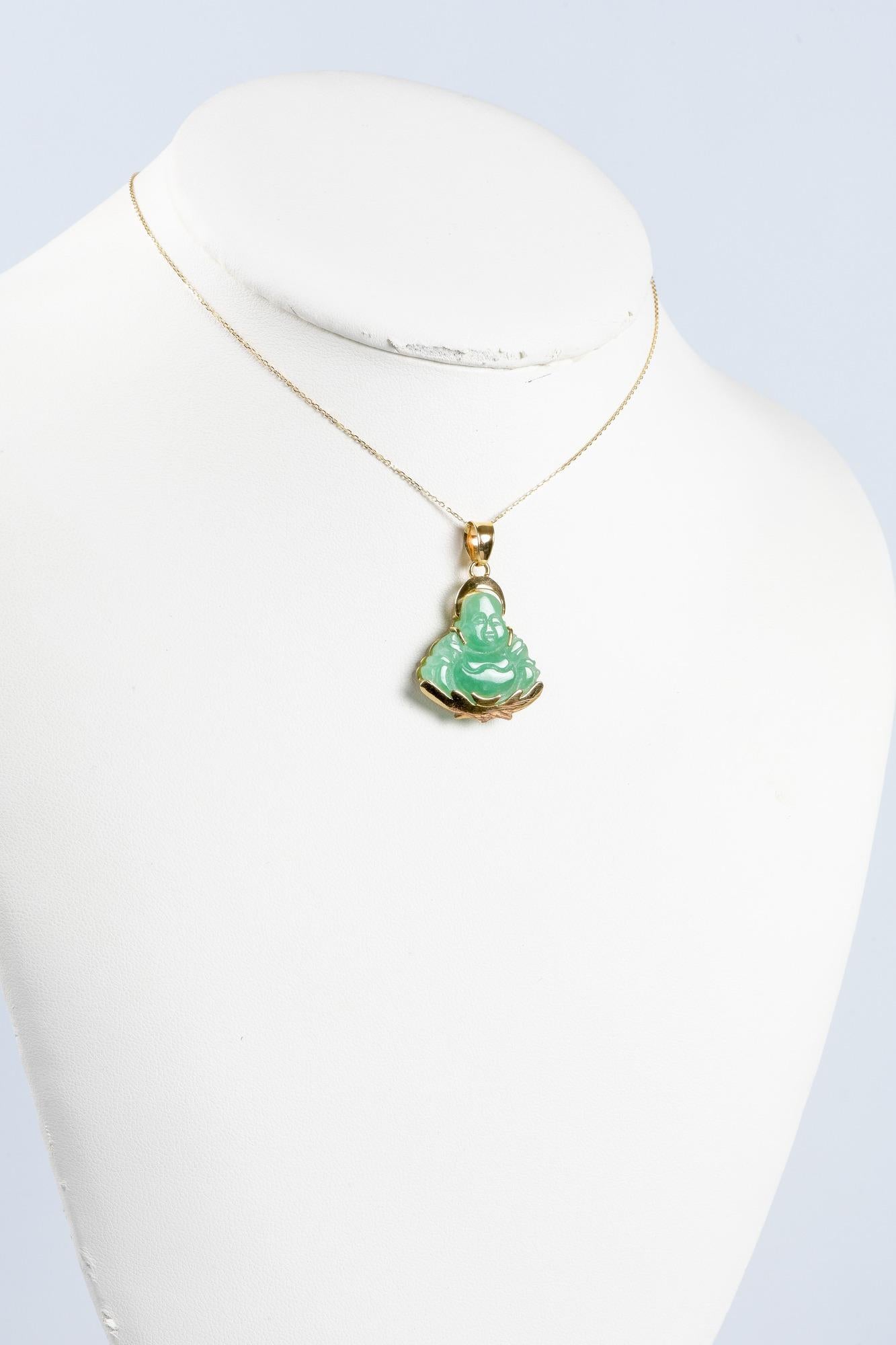 Necklace in 14 carats yellow gold a jade's pendant in the shape of Buddha  For Sale 2