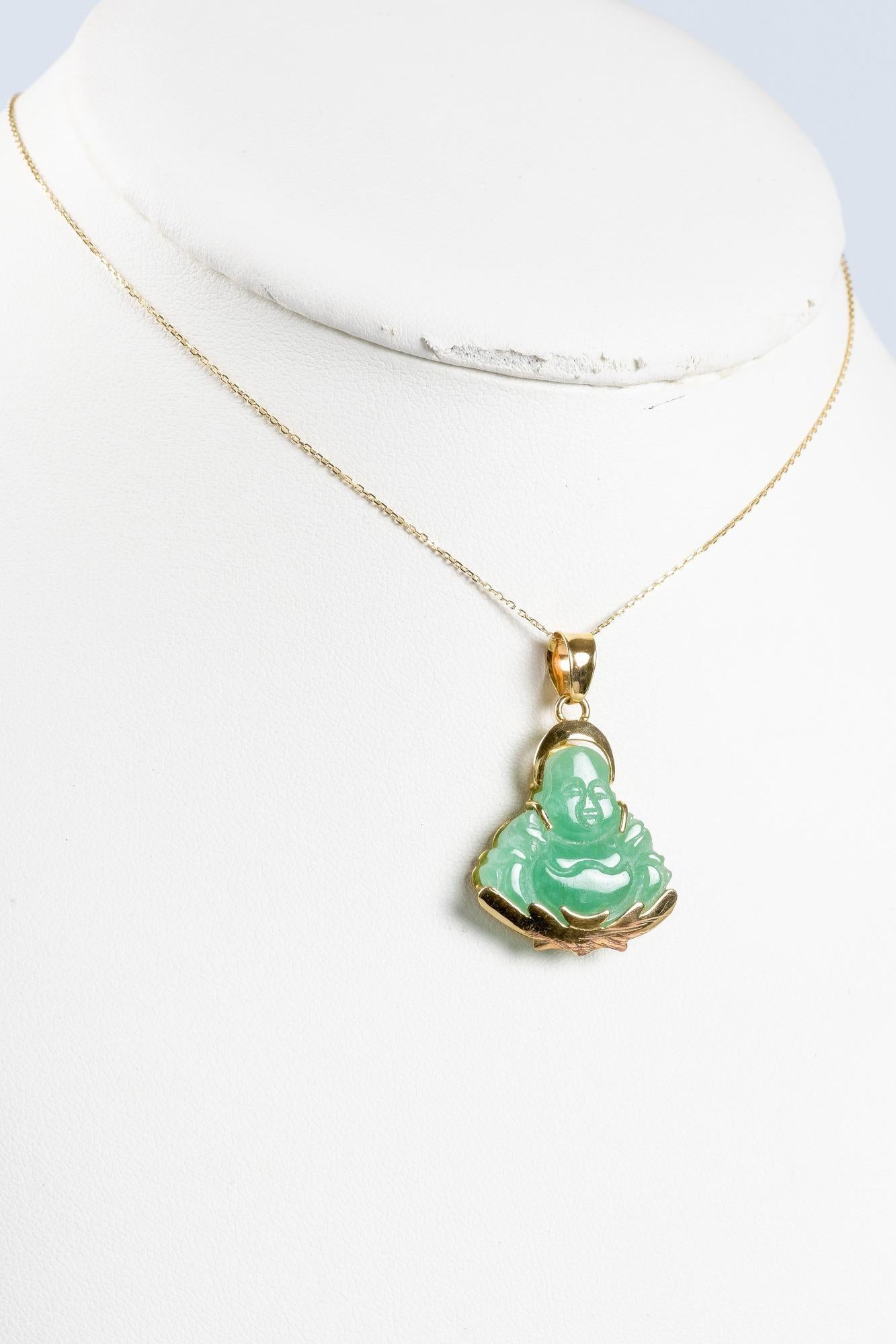 Necklace in 14 carats yellow gold a jade's pendant in the shape of Buddha  For Sale 3