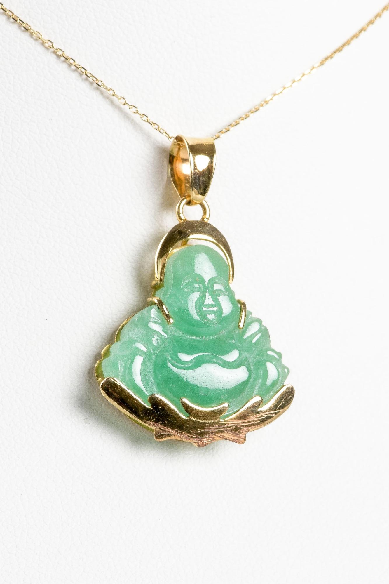 Necklace in 14 carats yellow gold a jade's pendant in the shape of Buddha  For Sale 4