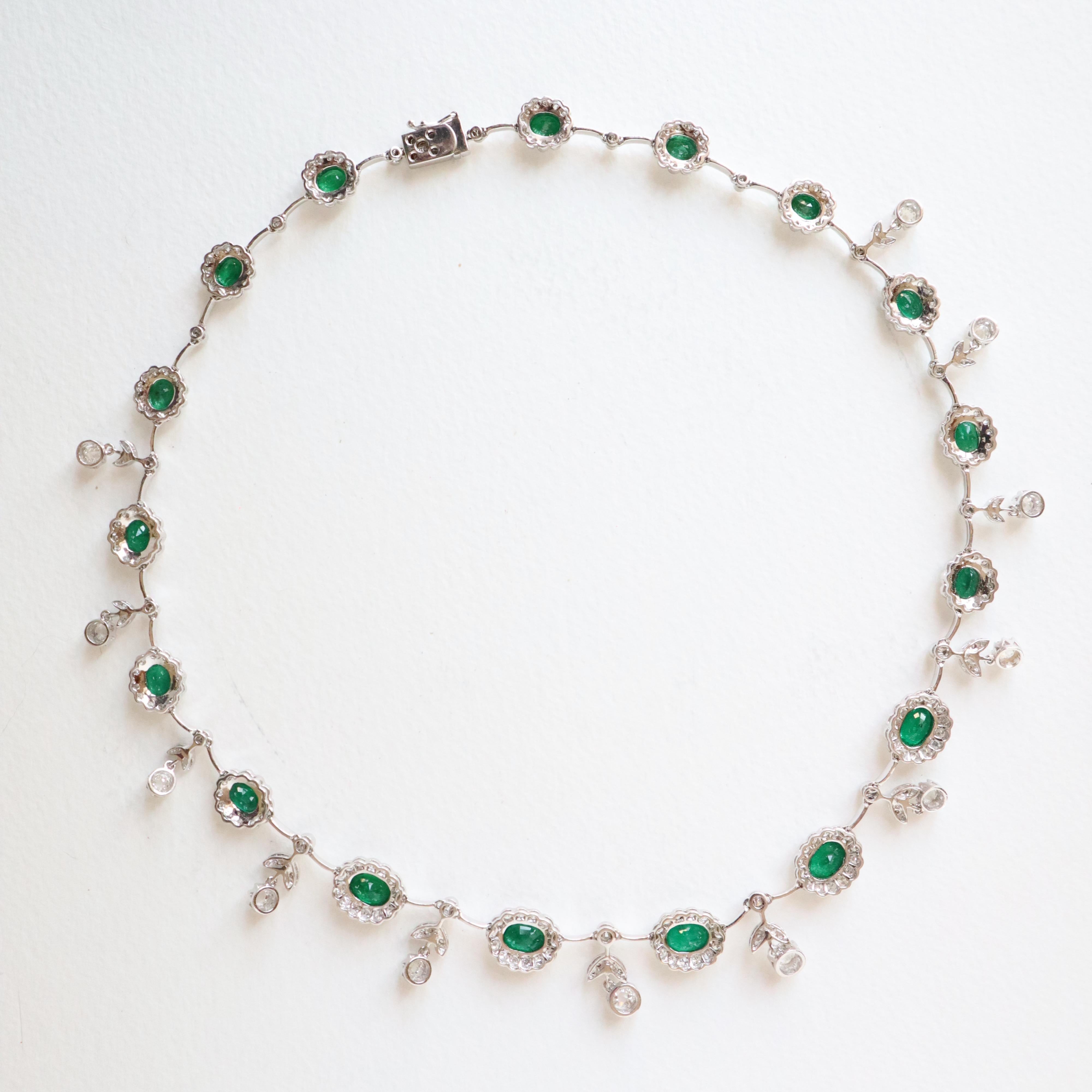 Necklace in 18 Carat 18 KT Gold Emeralds and Diamonds For Sale 1