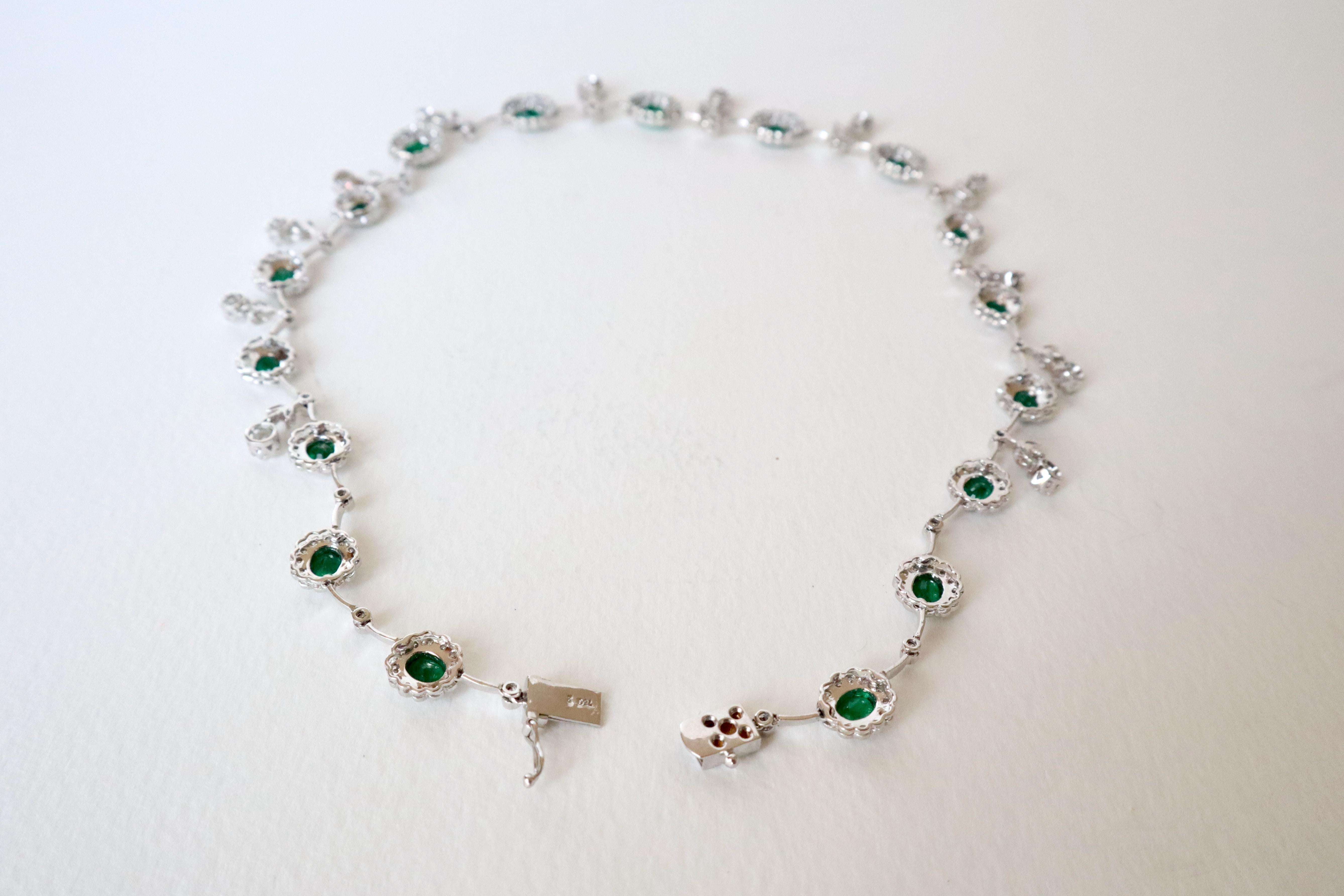 Necklace in 18 Carat 18 KT Gold Emeralds and Diamonds For Sale 2
