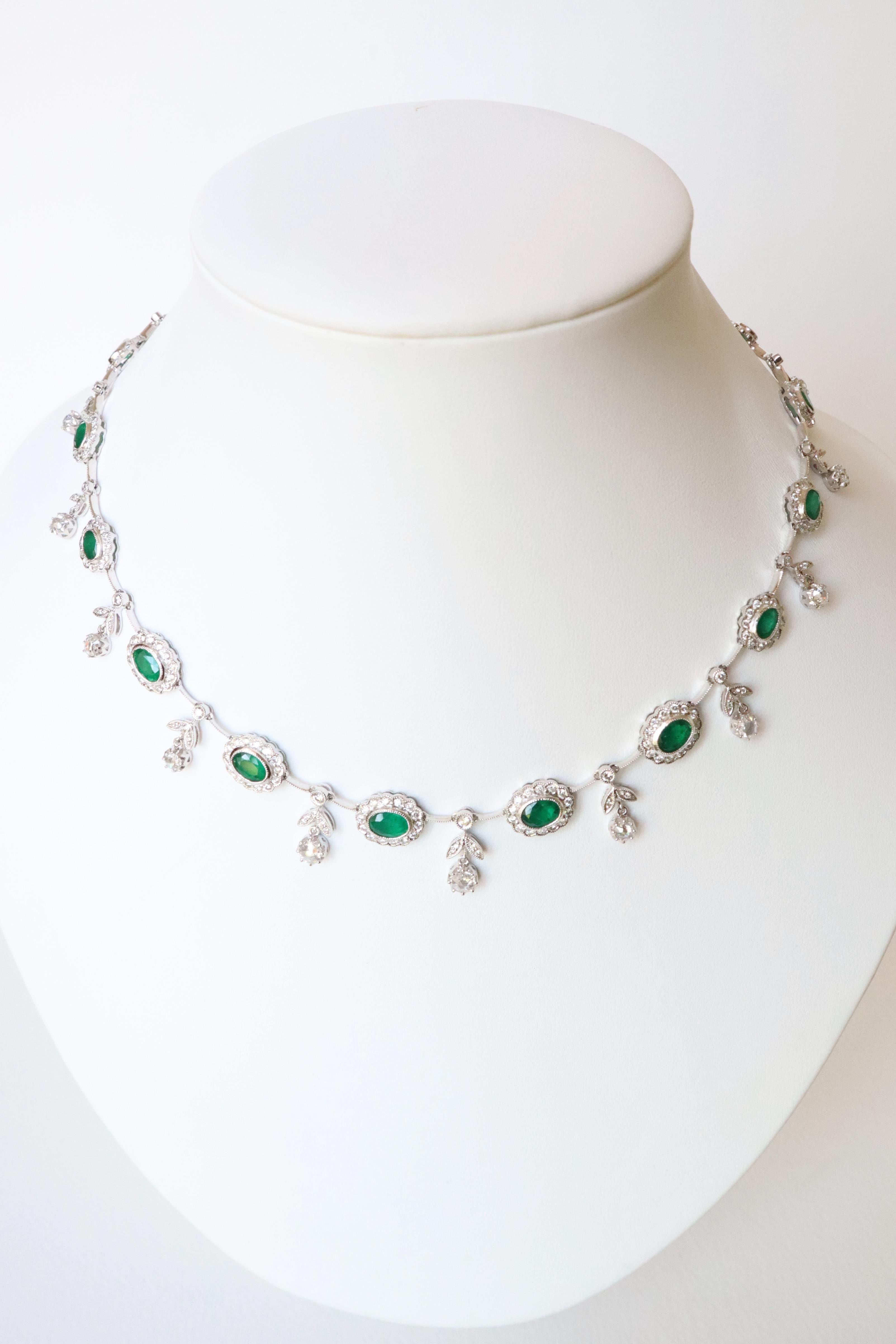 Necklace in 18 Carat 18 KT Gold Emeralds and Diamonds For Sale 3