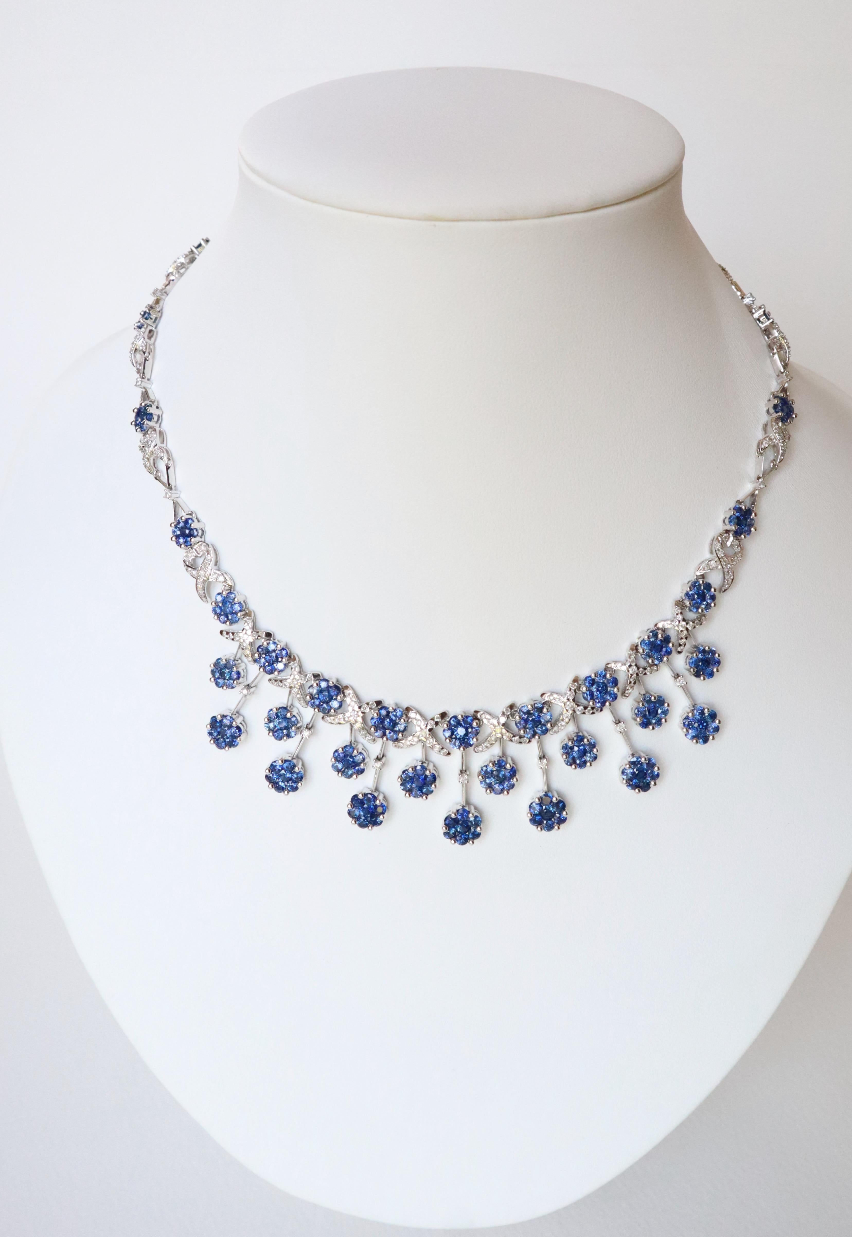 Necklace in 18 Carat 18 KT Gold Sapphires and Diamonds In Good Condition For Sale In Paris, FR