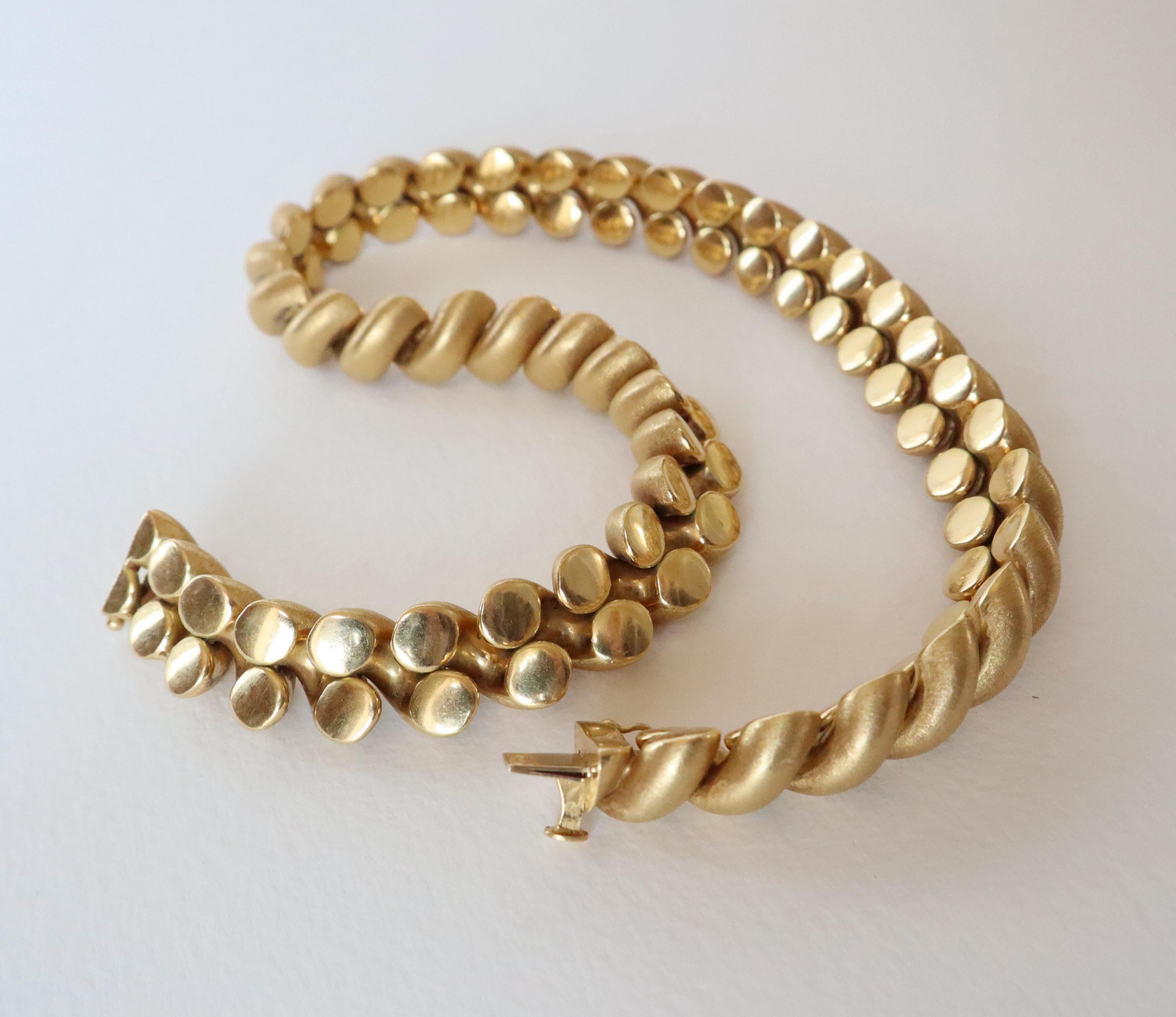 Women's Necklace in 18 Carat Gold San Marco Mesh For Sale