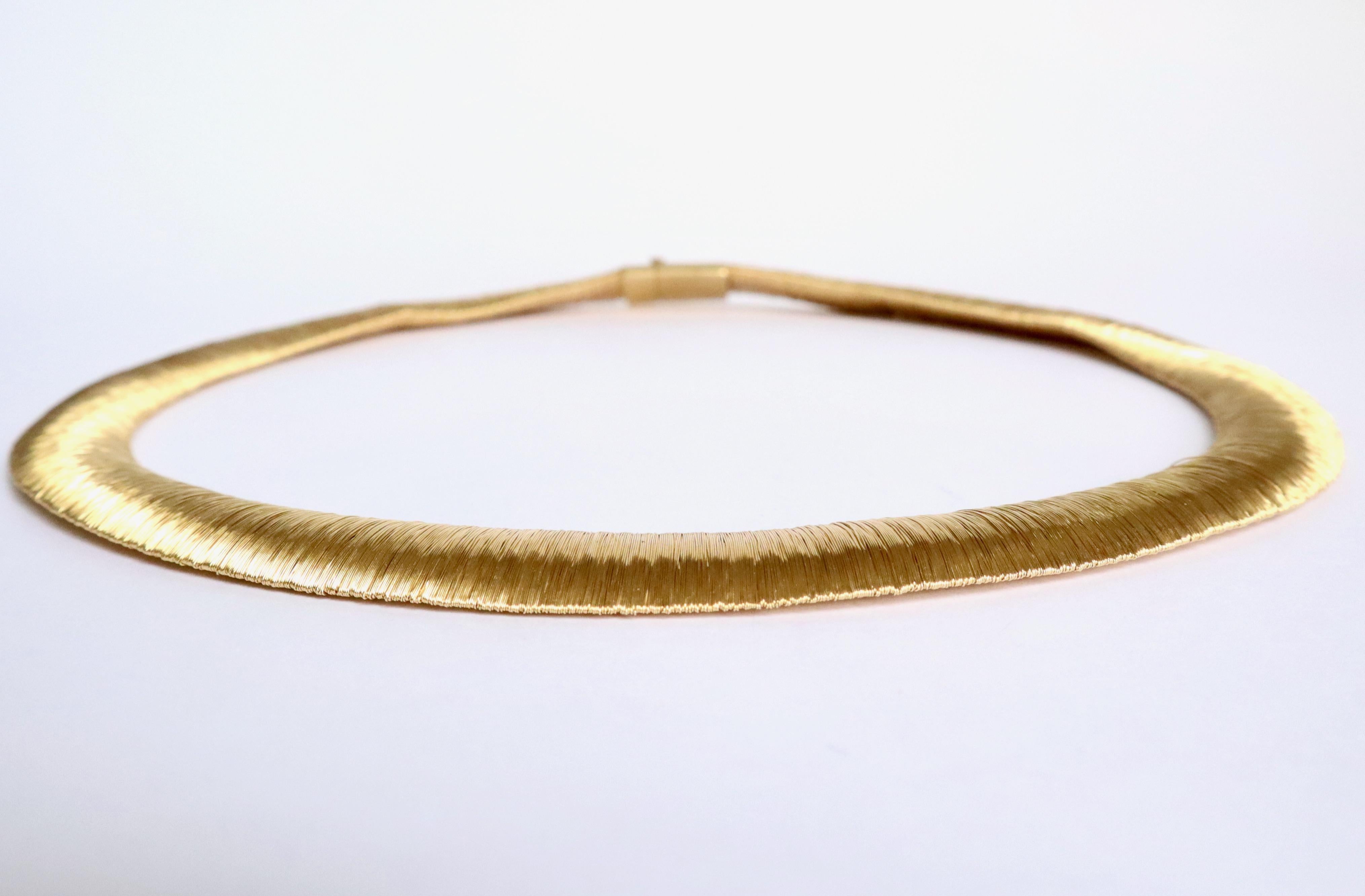 Necklace in 18 Carat Gold Wire Wound In Good Condition For Sale In Paris, FR