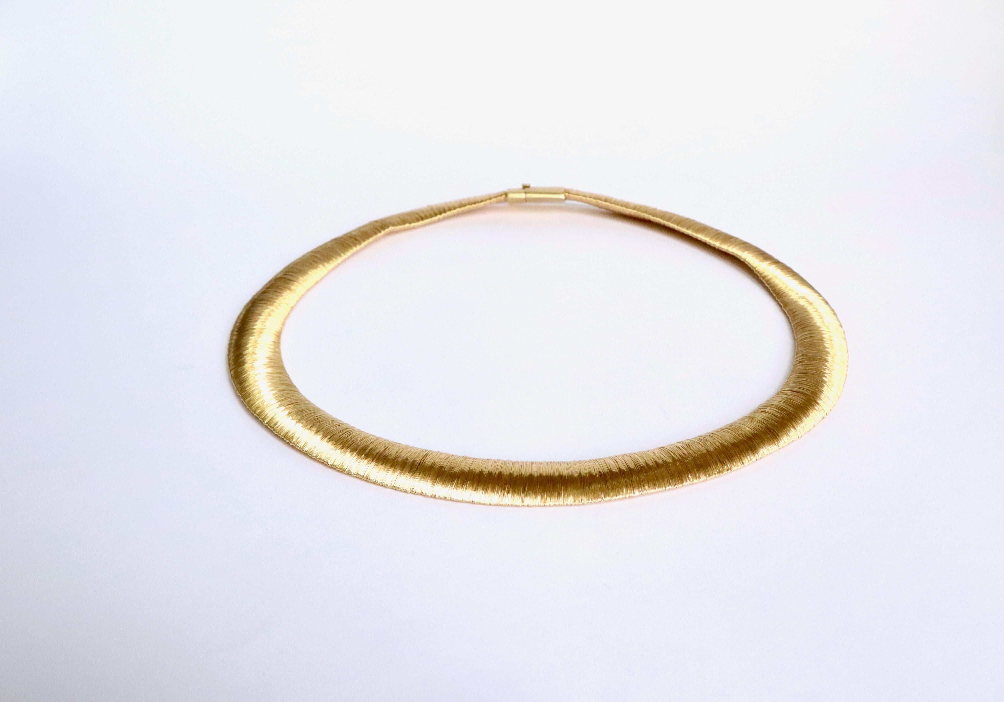 Halskette aus 18 Karat Golddrahtgewebe im Angebot 1