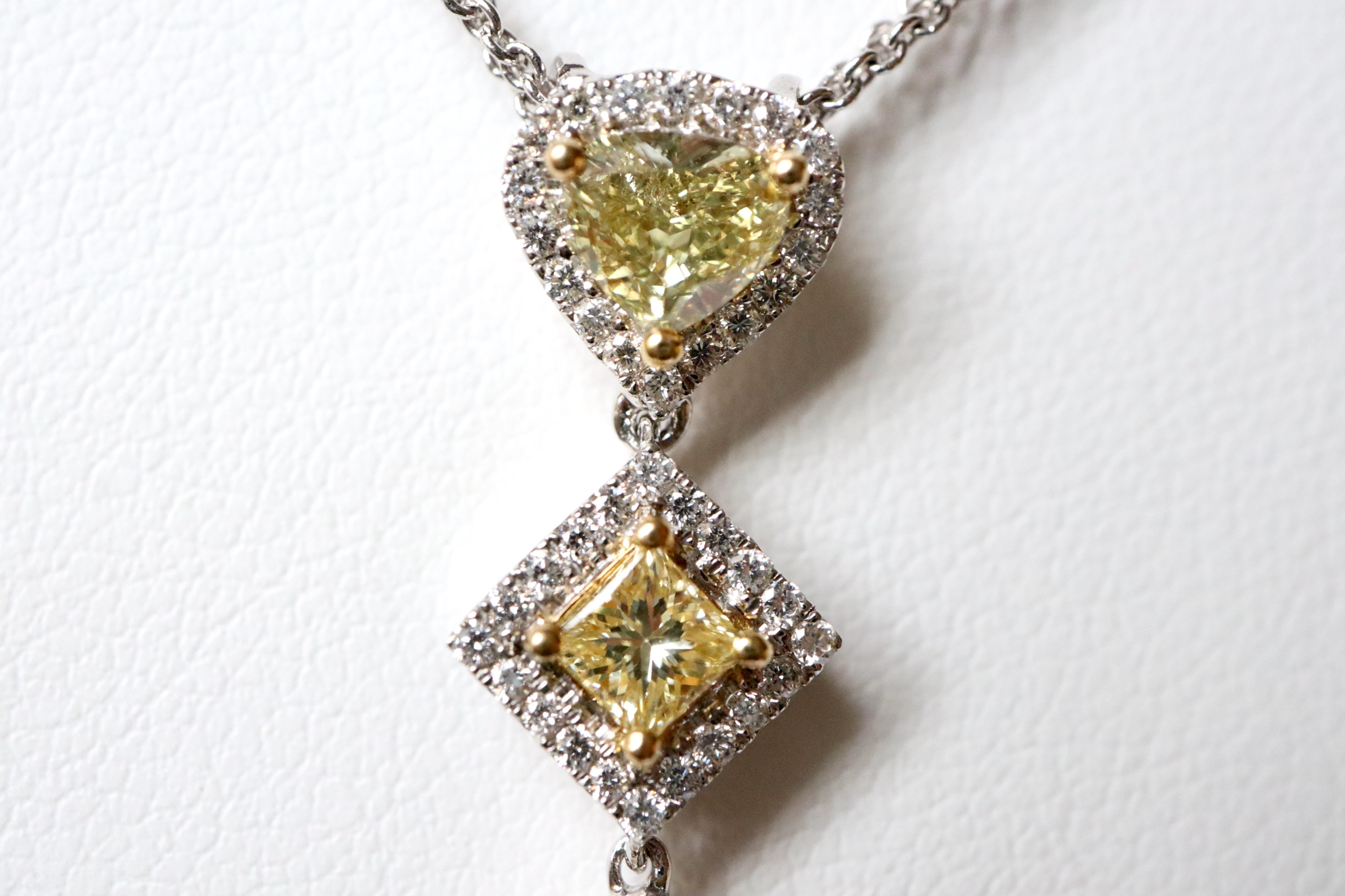 Collier en or blanc et jaune 18 carats avec diamants jaunes en forme de cœur en vente 2