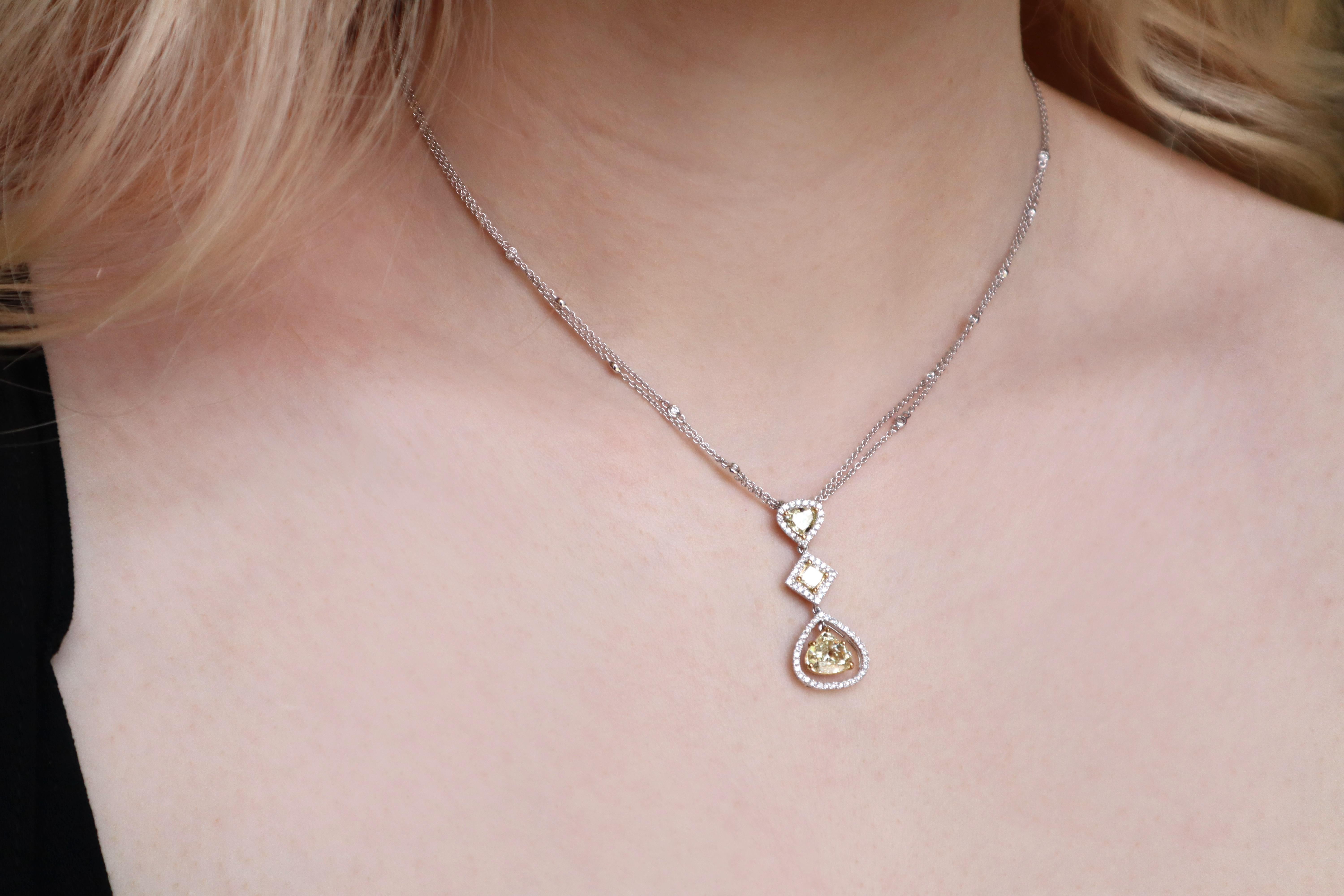 Necklace in 18 Carat White and Yellow Gold Heart Shaped Yellow Diamonds For Sale 3