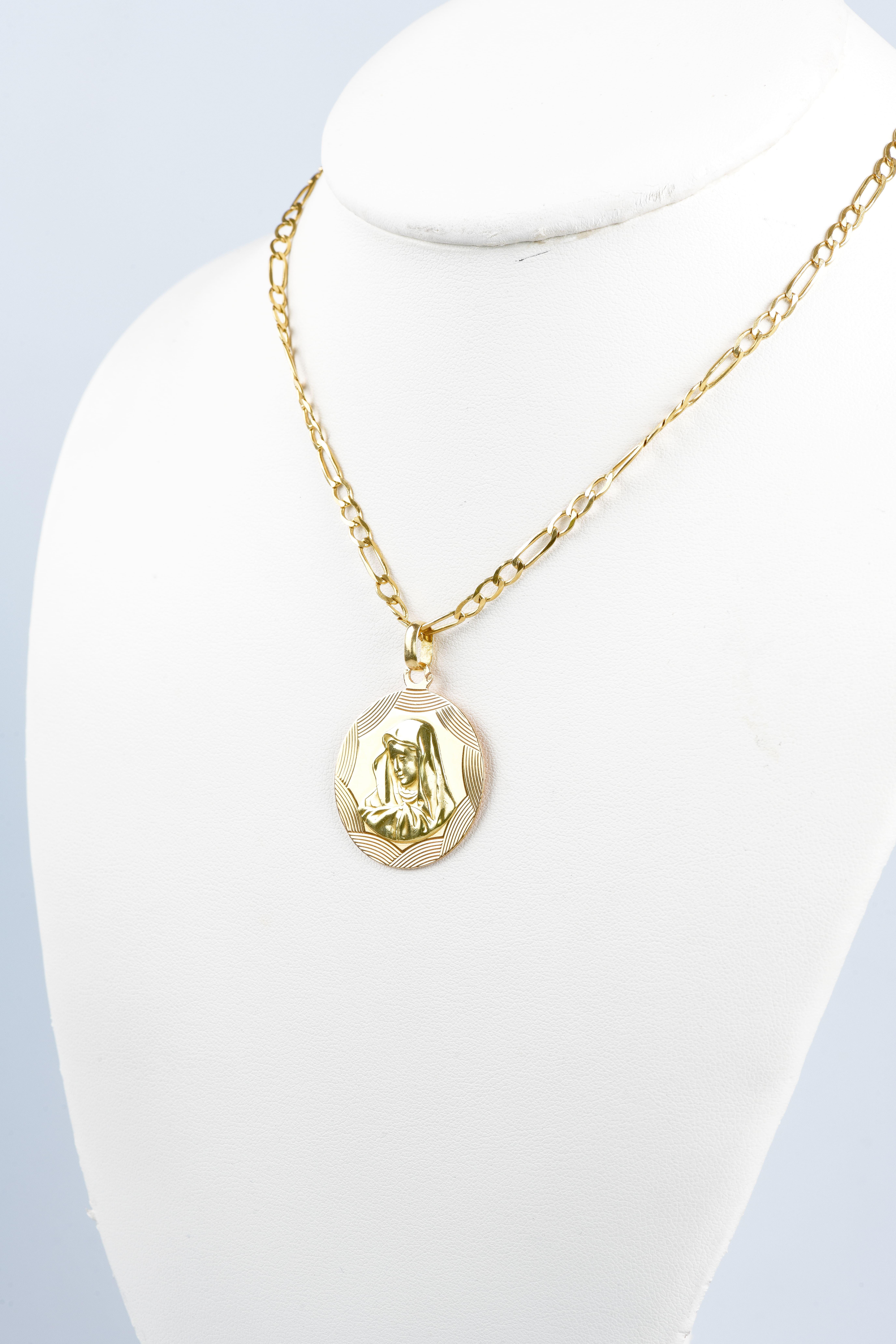 Necklace in 18-carat yellow and pink bicolor gold with a chain and a Virgin Mary For Sale 3