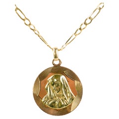 Collier en or bicolore jaune et rose 18 carats avec une chaîne et une Vierge Marie