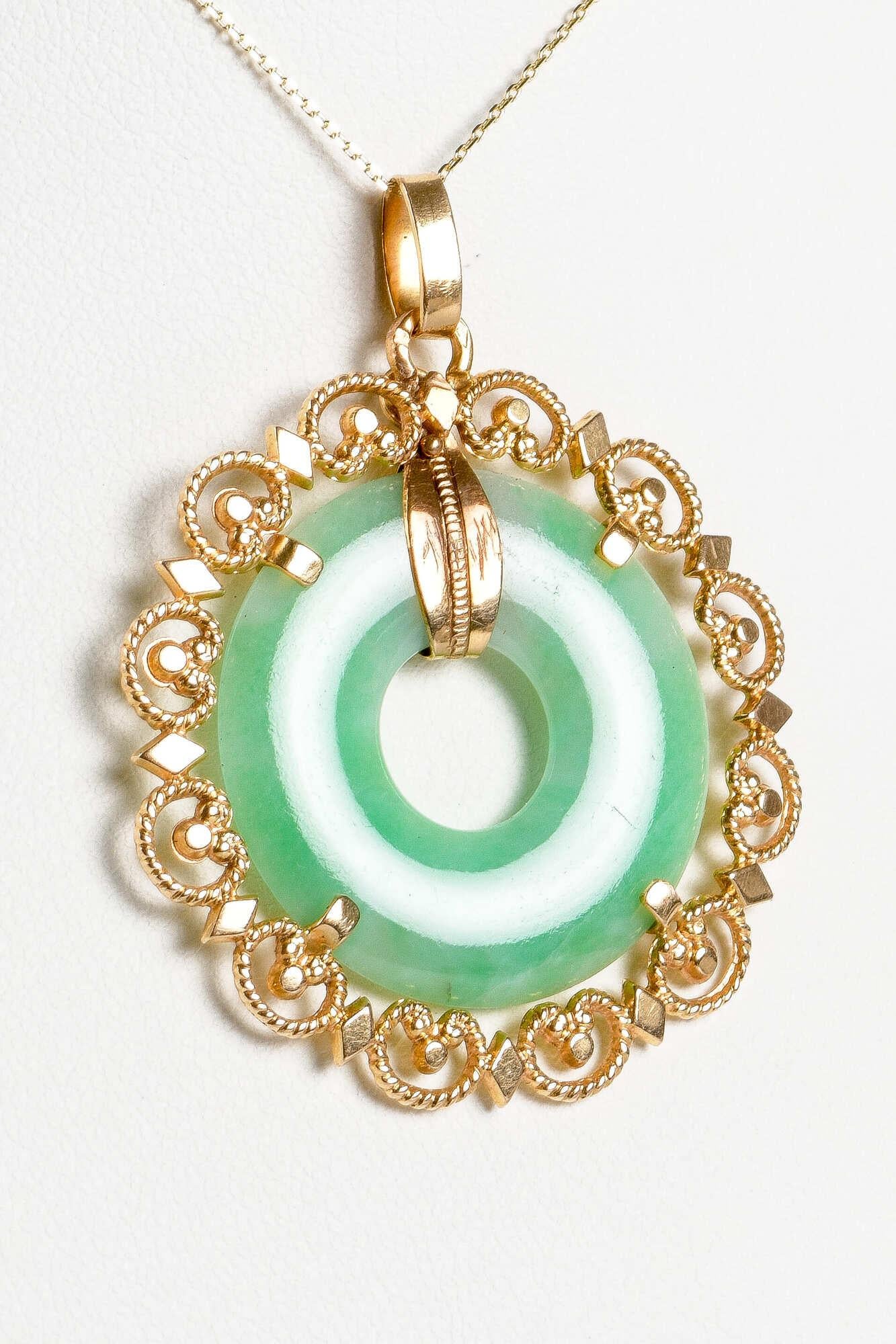 Necklace in 18 carats yellow gold with a jade's pendant in the shape of donut 8