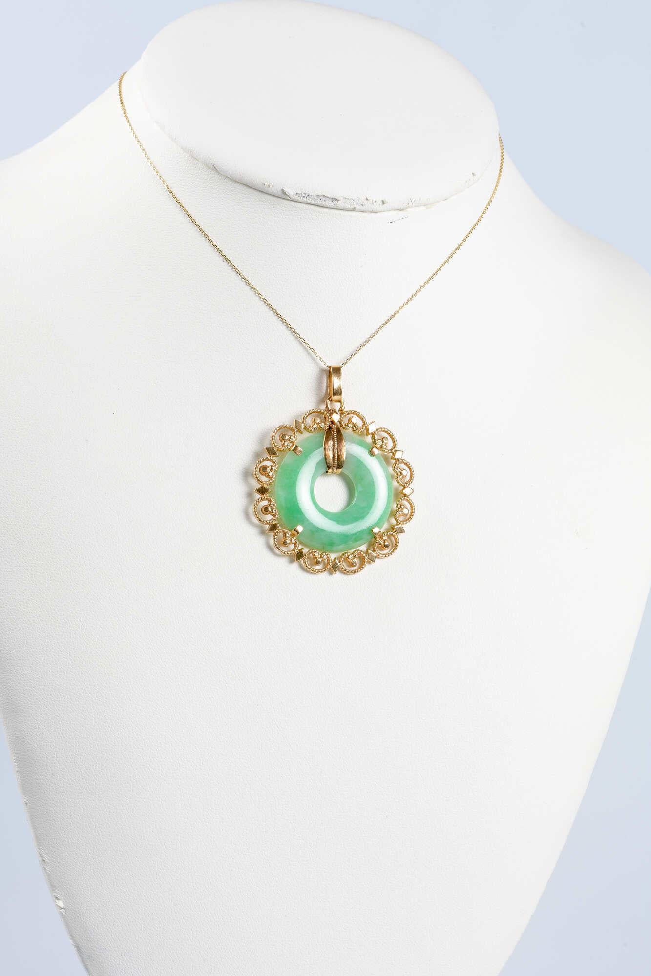 Necklace in 18 carats yellow gold with a jade's pendant in the shape of donut 2