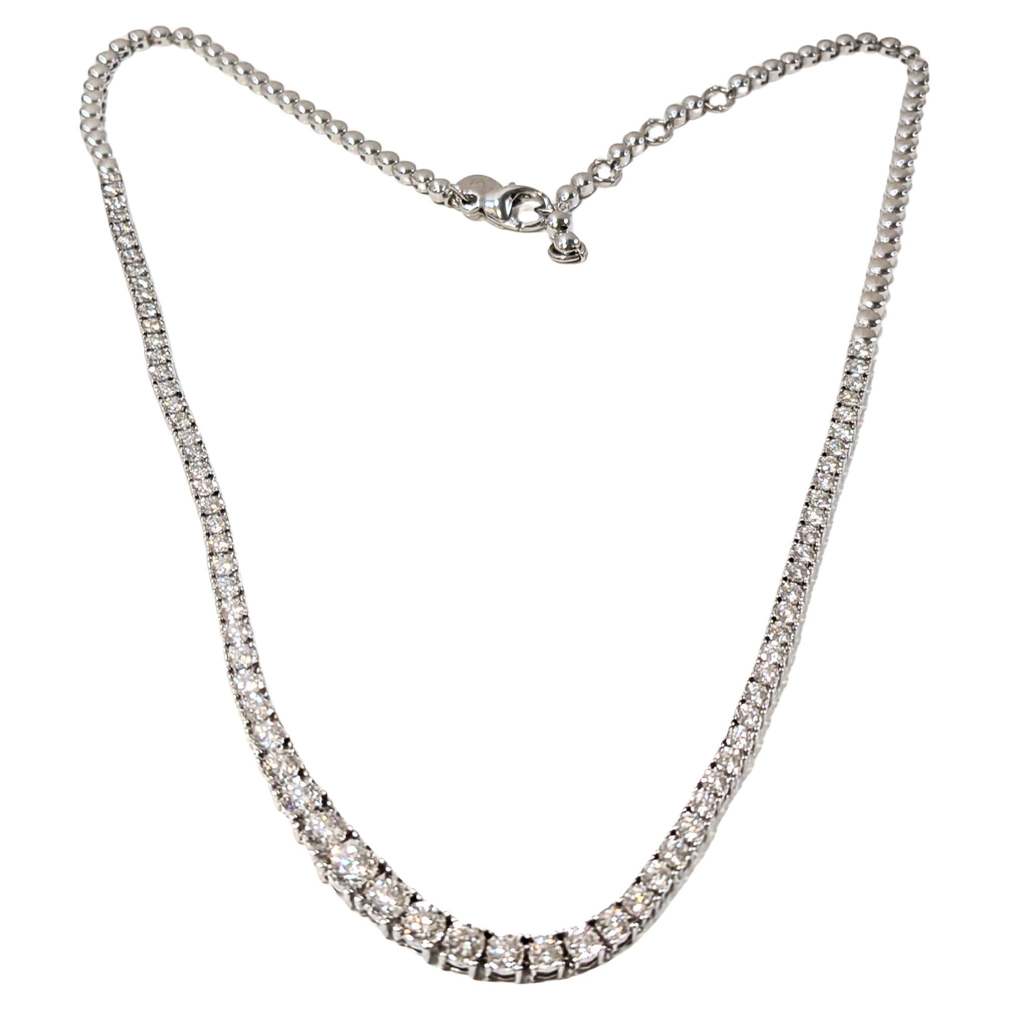 Taglio smeraldo Collana in oro bianco 18 k. e diamanti in vendita
