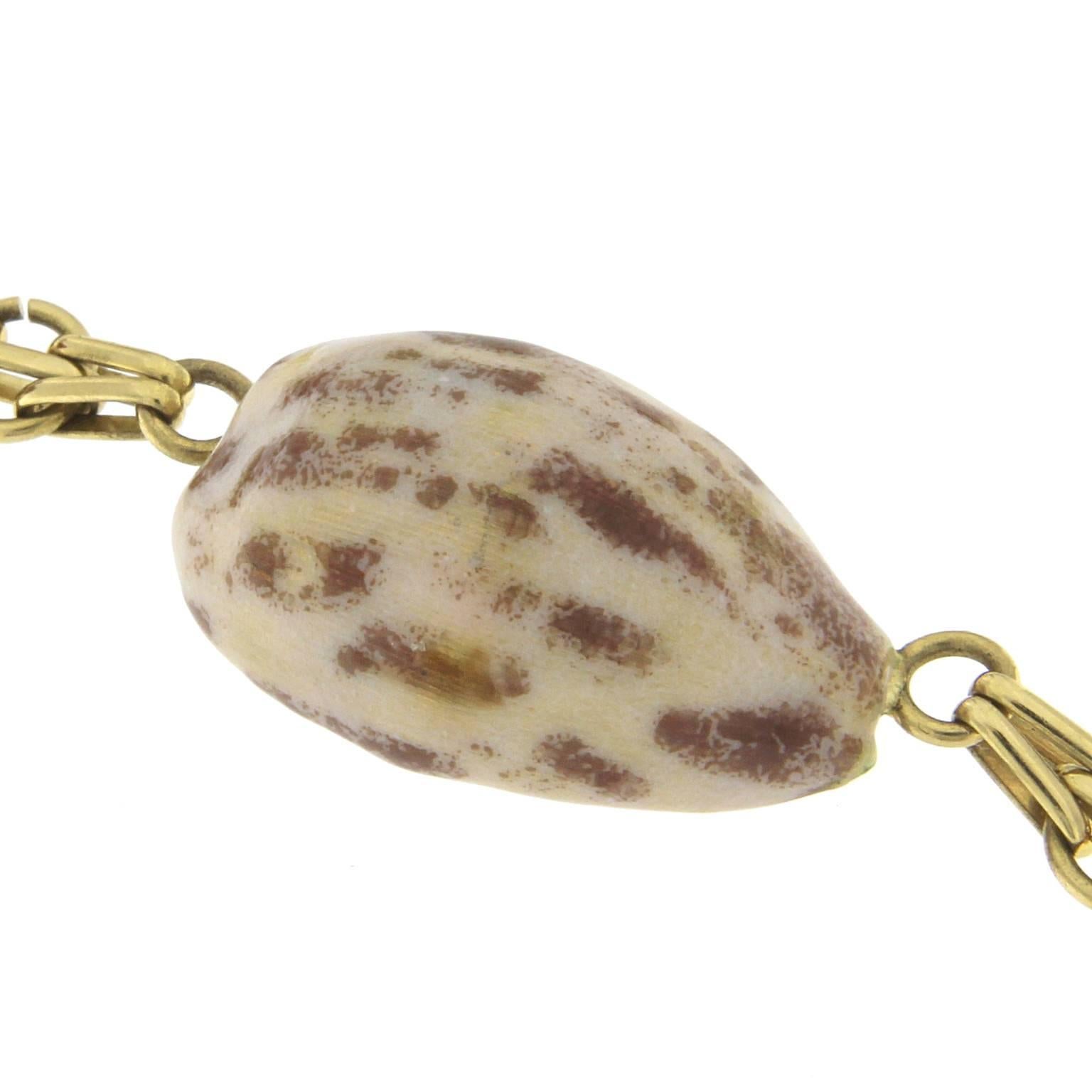 Necklace in 18 Karat Yellow Gold shell charm In New Condition For Sale In Milano, Lombardia