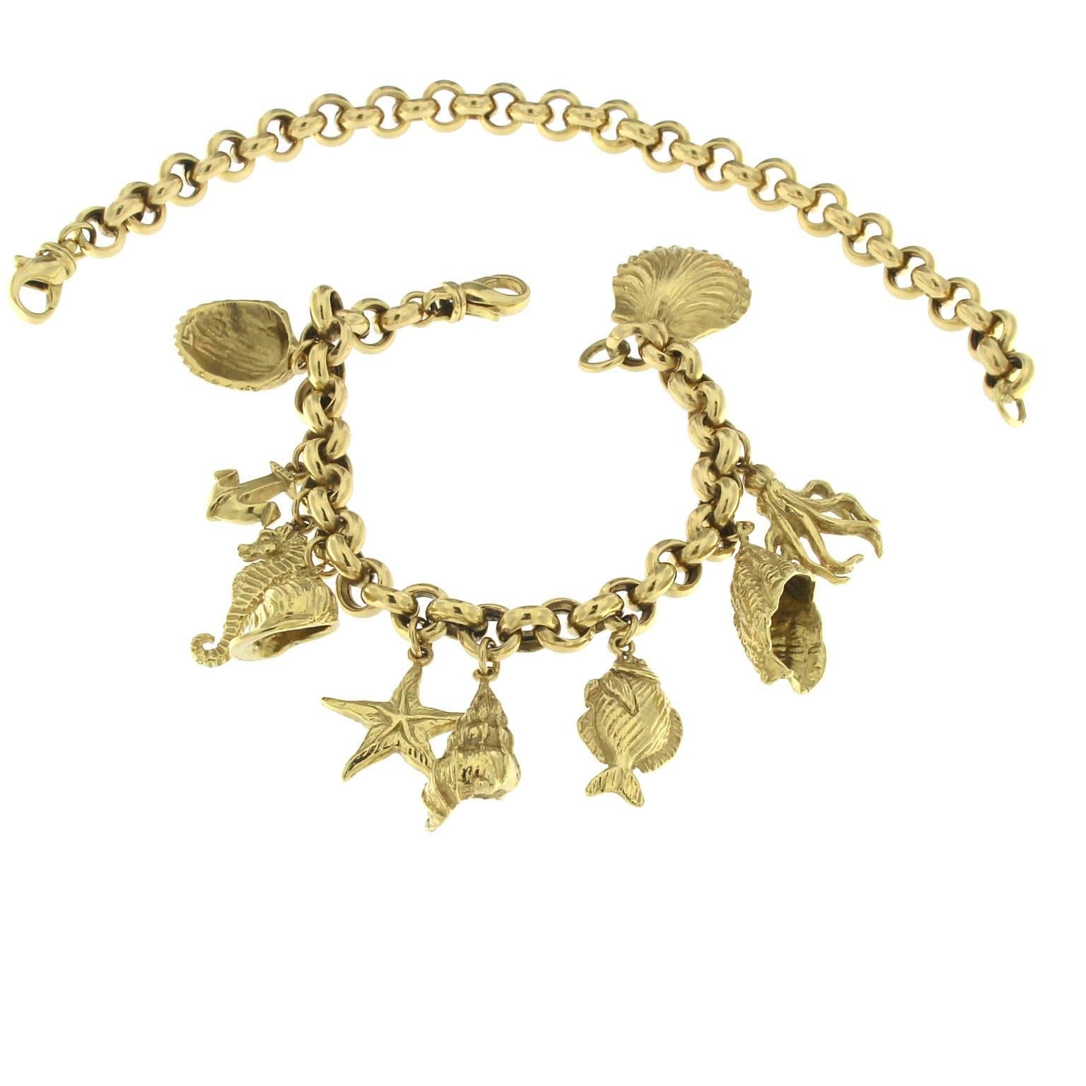 Necklace in 18 Karat Yellow Gold shell charm In New Condition In Milano, Lombardia