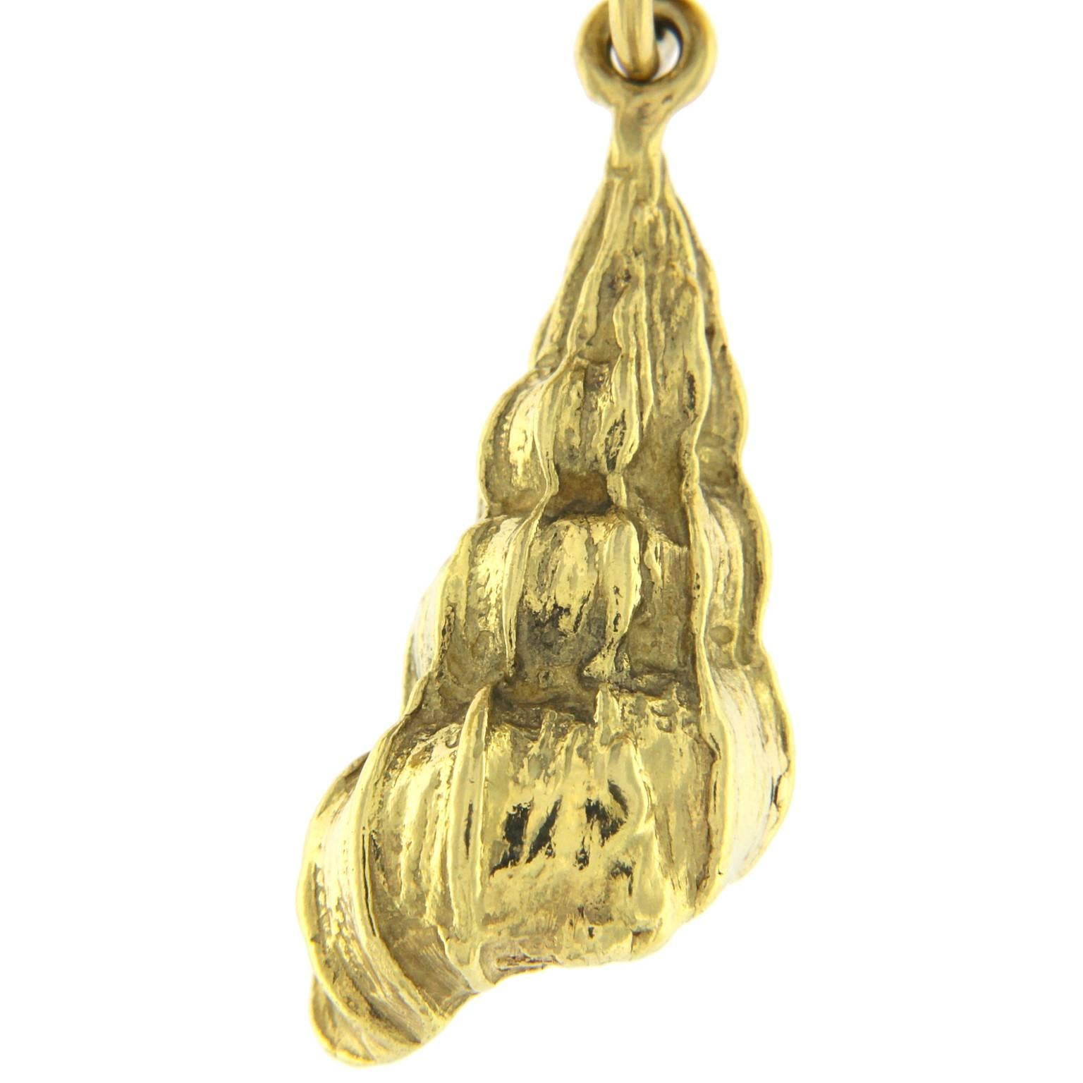 Necklace in 18 Karat Yellow Gold shell charm 1