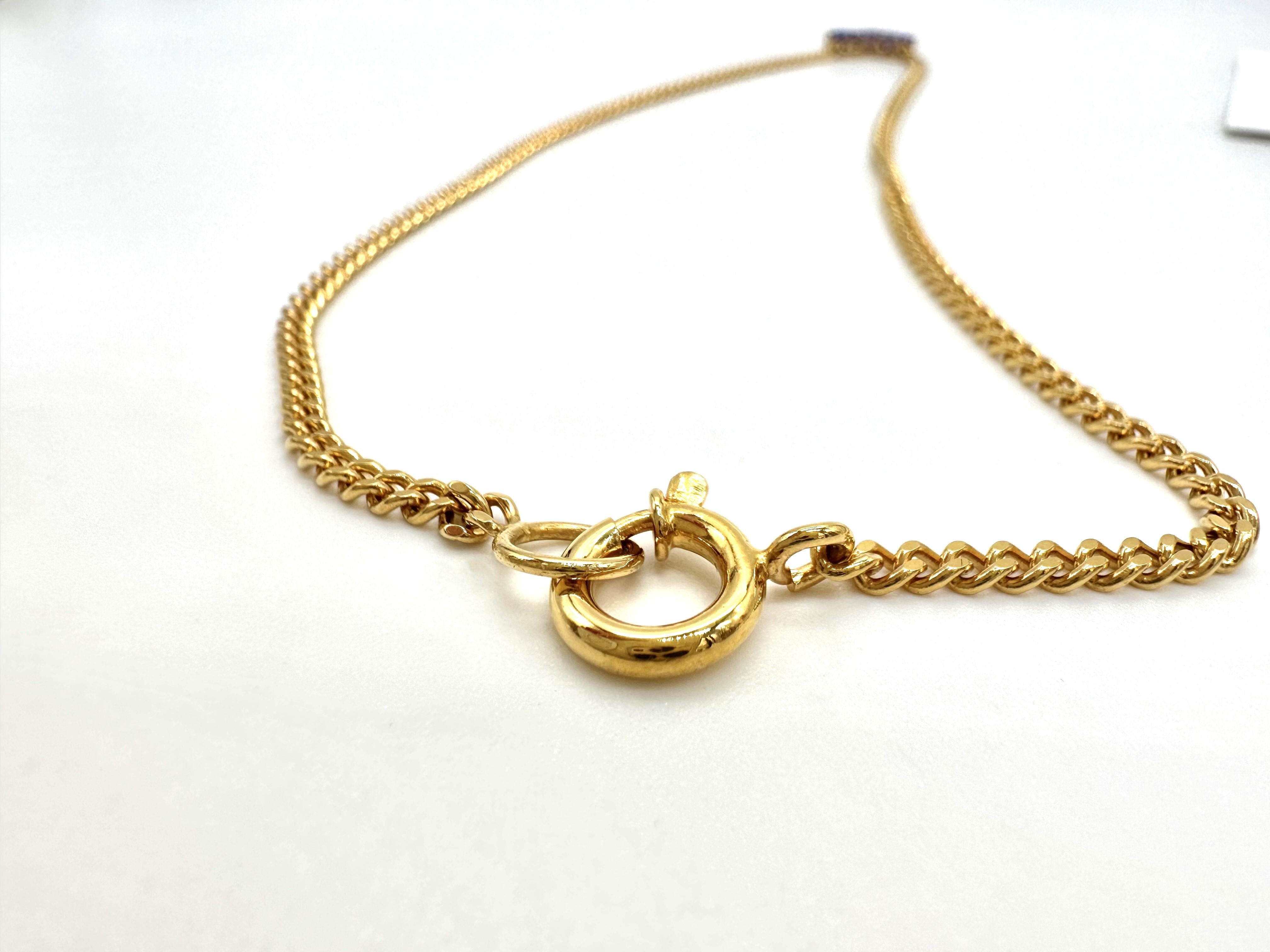 Ce collier a été fabriqué en 19,2k GOLD (carats) également connu sous le nom de 800 gold (traditionnellement utilisé au Portugal), est poinçonné par la Monnaie et porte un poinçon MISSIAN JEWELERY.
Les tanzanites ont été acquises à Idar-Oberstein