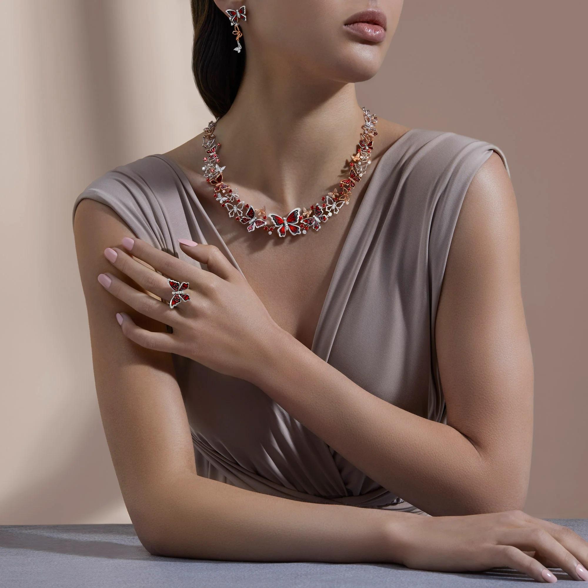 Necklace in White and Rose Gold with White Diamonds, Sapphires and Micromosaic In New Condition For Sale In London, GB