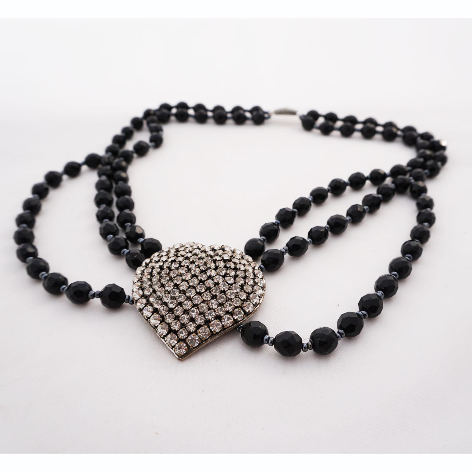 Halskette aus Gablonz-Glasperlen mit Strass-Herz aus Strass im Zustand „Gut“ im Angebot in Berlin, DE