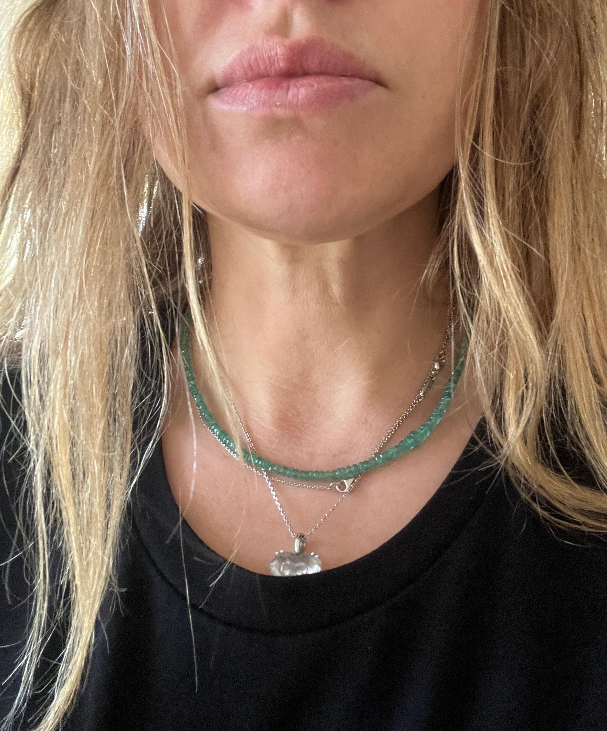 Collana di smeraldi naturali della Colombia in oro giallo 18 Kt in vendita 4