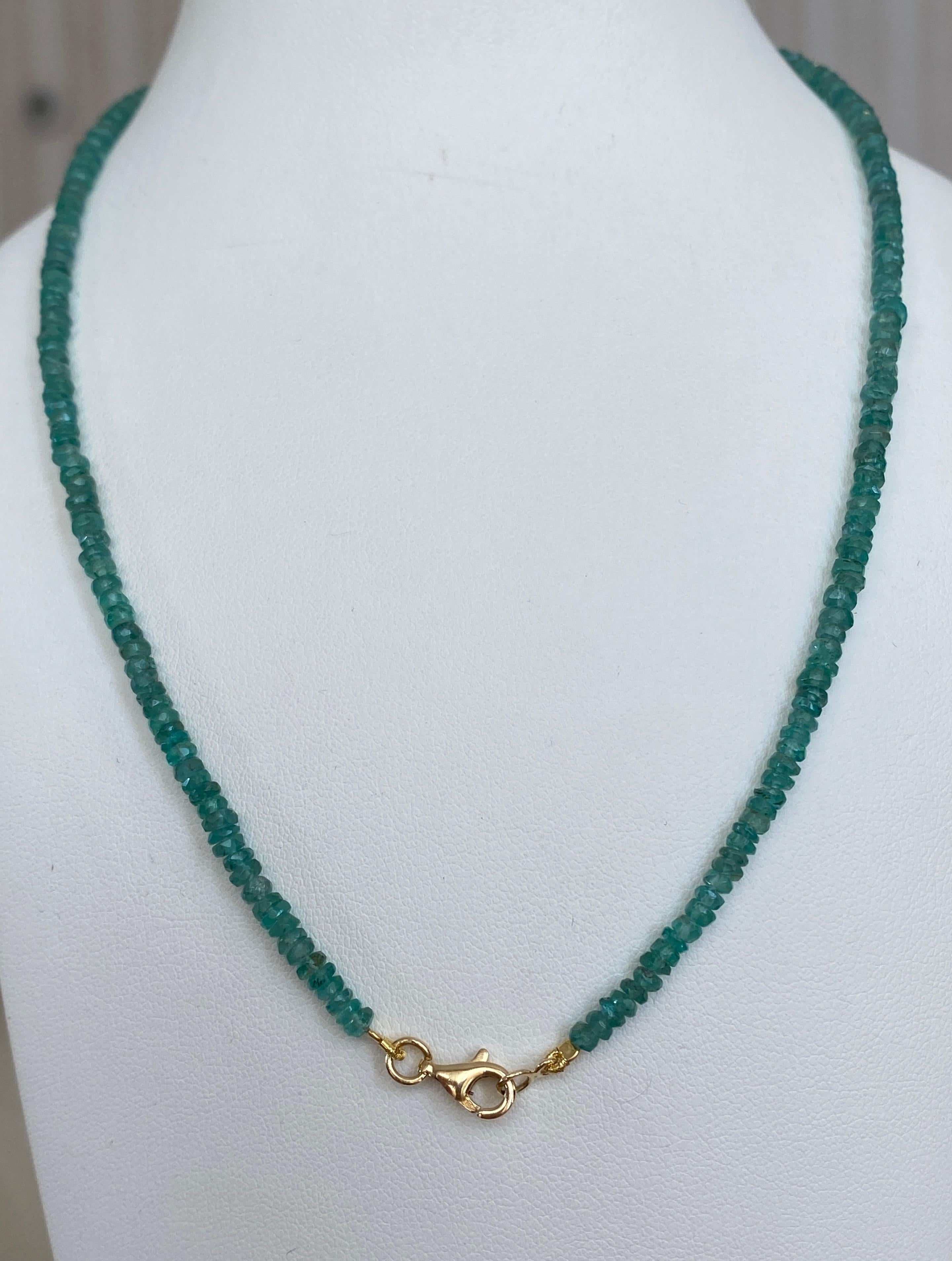 Perlina Collana di smeraldi naturali della Colombia in oro giallo 18 Kt in vendita